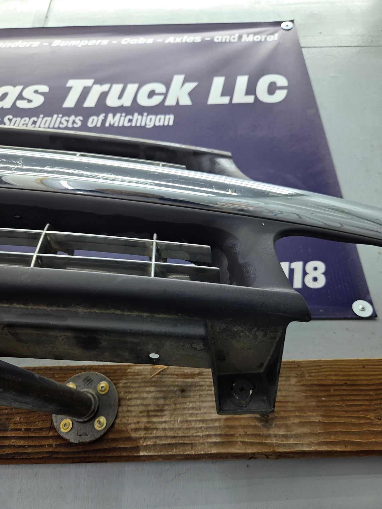 1999-2002 Chevrolet Silverado 1500 2500 3500 Grill OEM