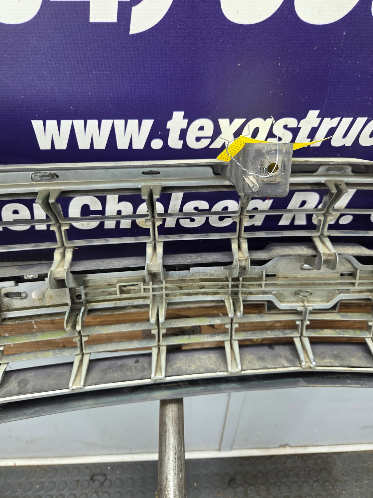 1999-2002 Chevrolet Silverado 1500 2500 3500 Grill OEM