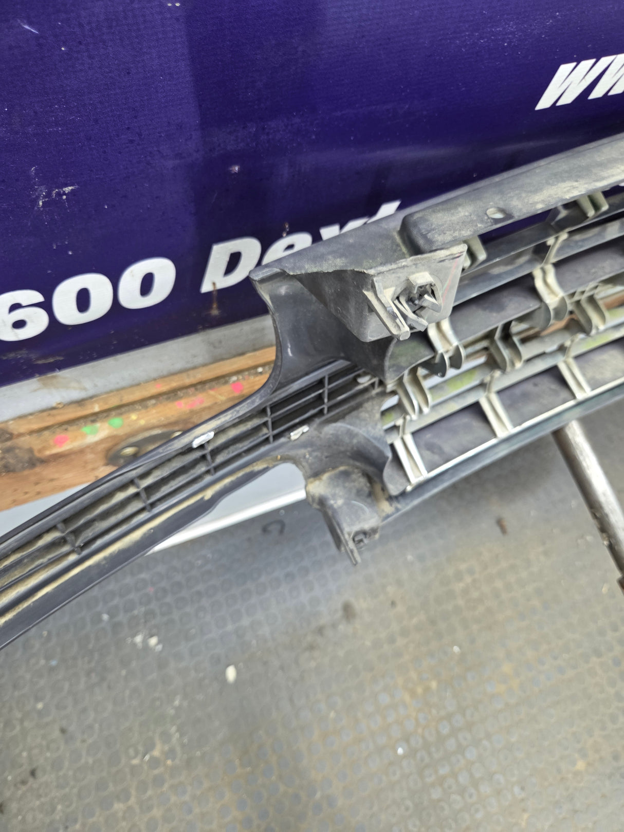 1999-2002 Chevrolet Silverado 1500 2500 3500 Grill OEM