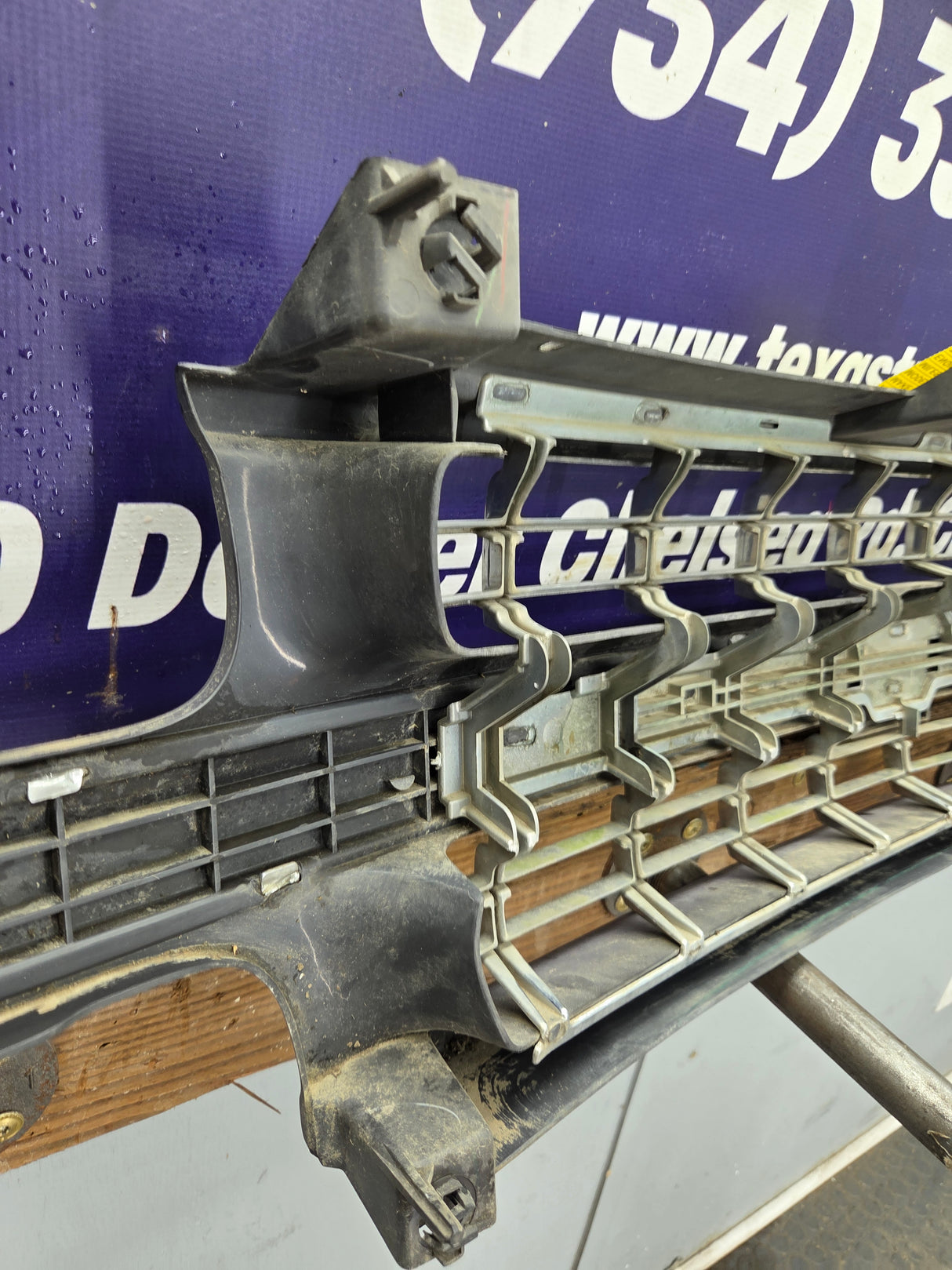 1999-2002 Chevrolet Silverado 1500 2500 3500 Grill OEM