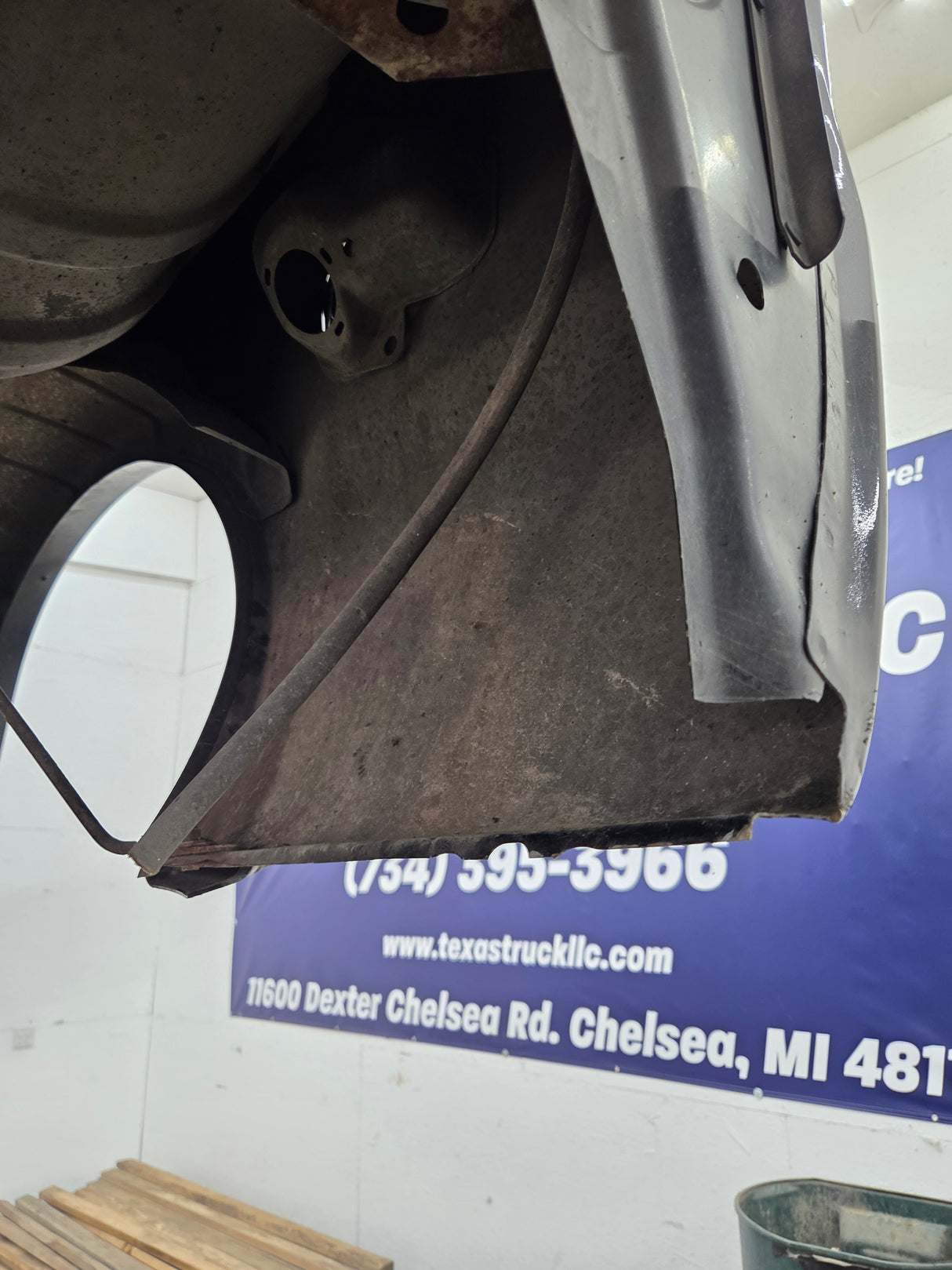 1999-2010 Ford Super Duty F250 F350 6' 9" Short Truck Bed