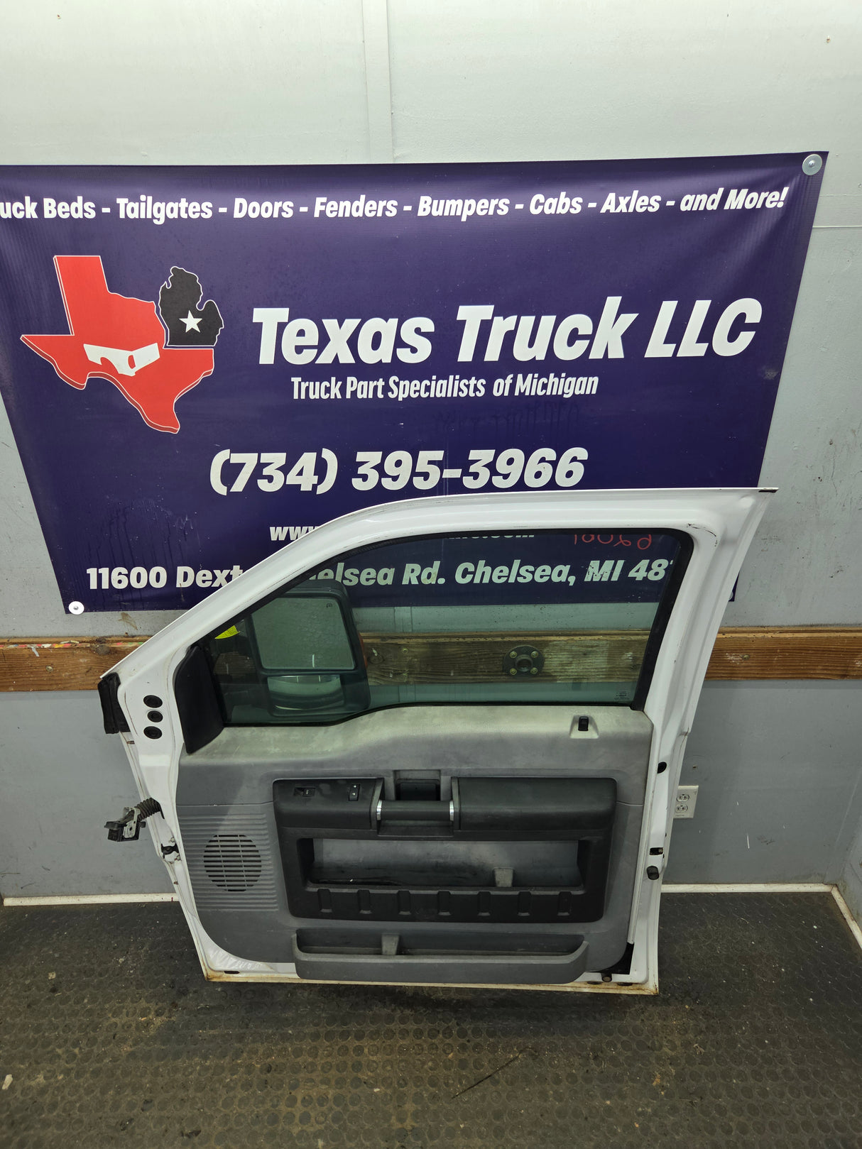 2012-2016 Ford Super Duty RH Passenger Side Front Door F250 F350 F450 F550