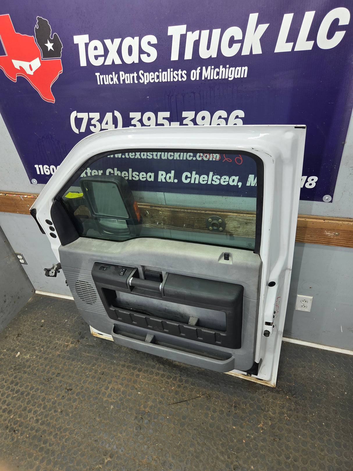2012-2016 Ford Super Duty RH Passenger Side Front Door F250 F350 F450 F550