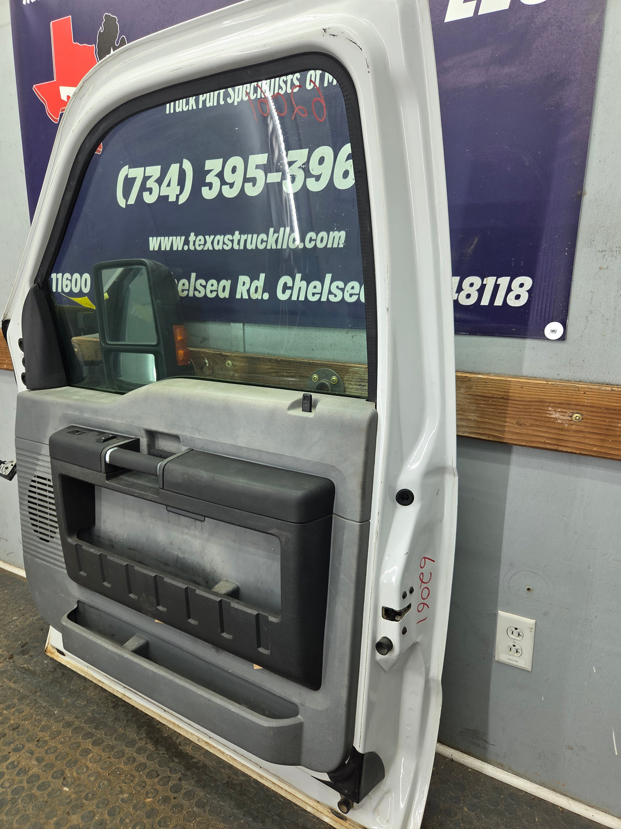 2012-2016 Ford Super Duty RH Passenger Side Front Door F250 F350 F450 F550