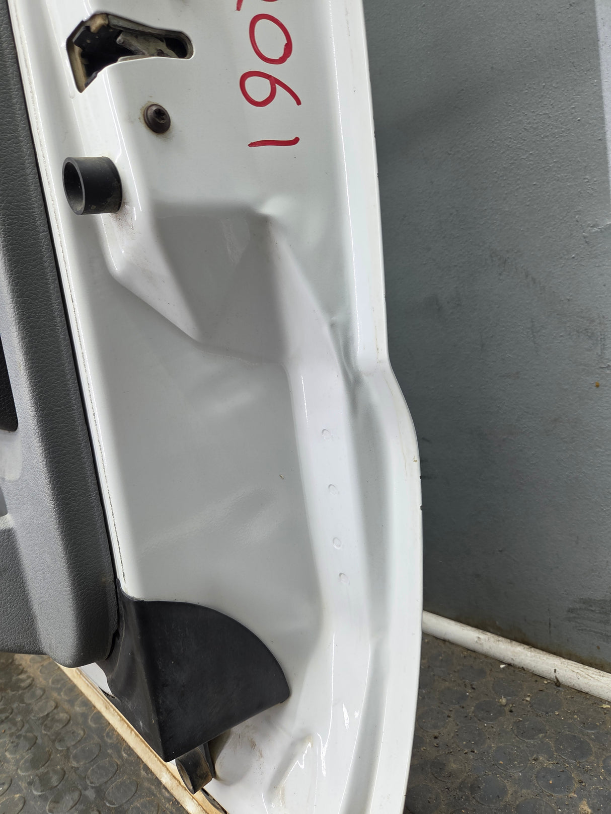 2012-2016 Ford Super Duty RH Passenger Side Front Door F250 F350 F450 F550