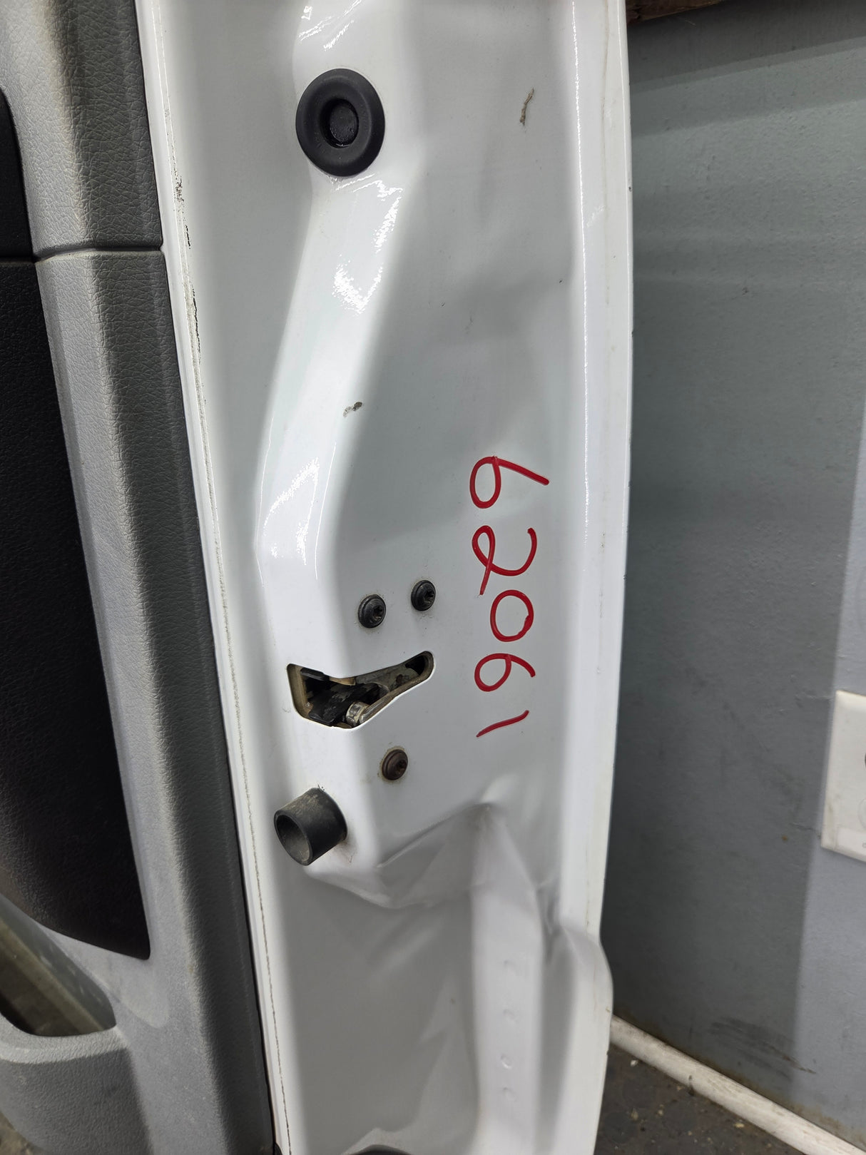 2012-2016 Ford Super Duty RH Passenger Side Front Door F250 F350 F450 F550