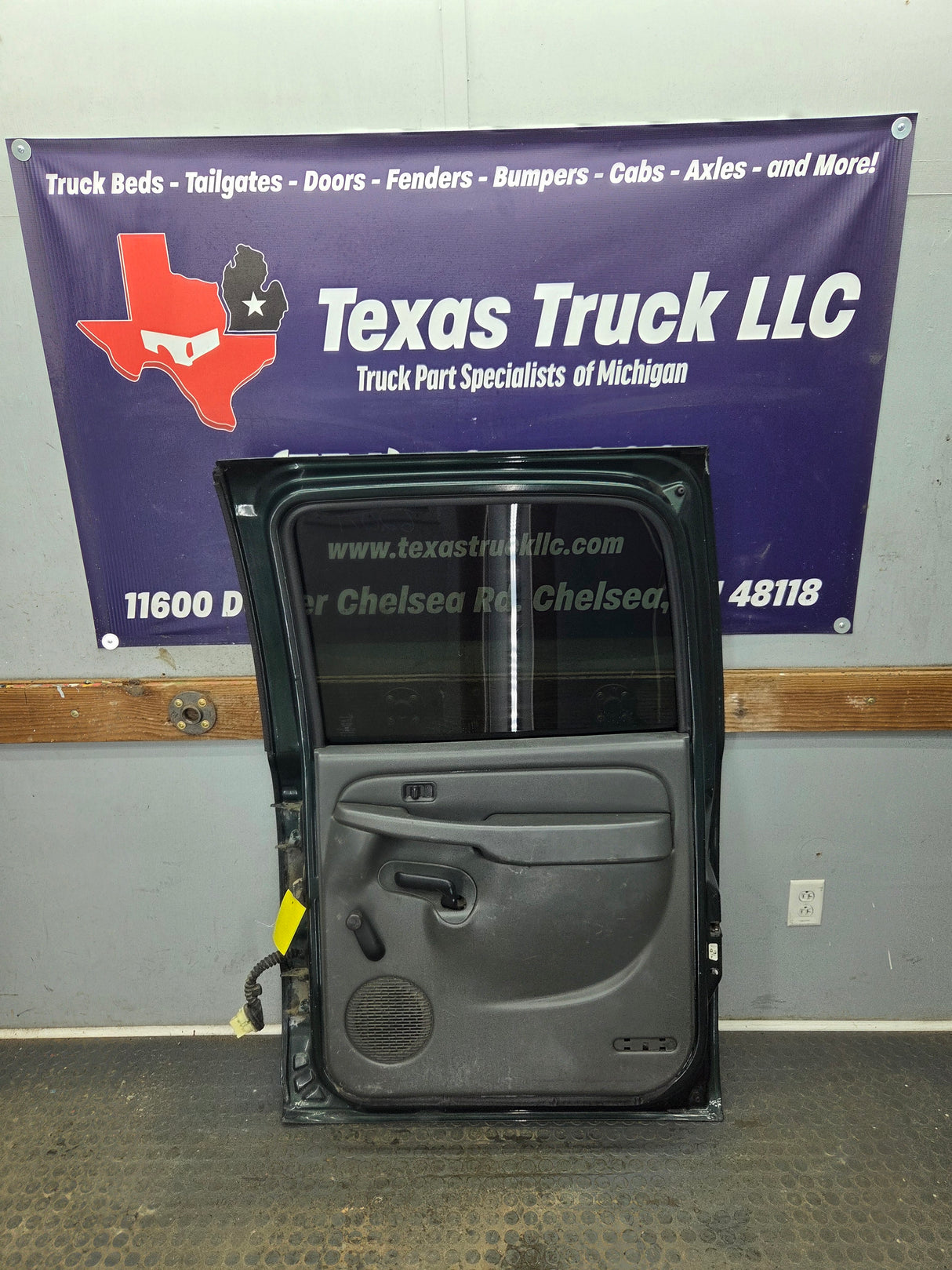 1999-2006 Chevrolet Silverado / GMC Sierra 1500 2500 3500 HD Rear Passenger side Crew Cab rear door RH