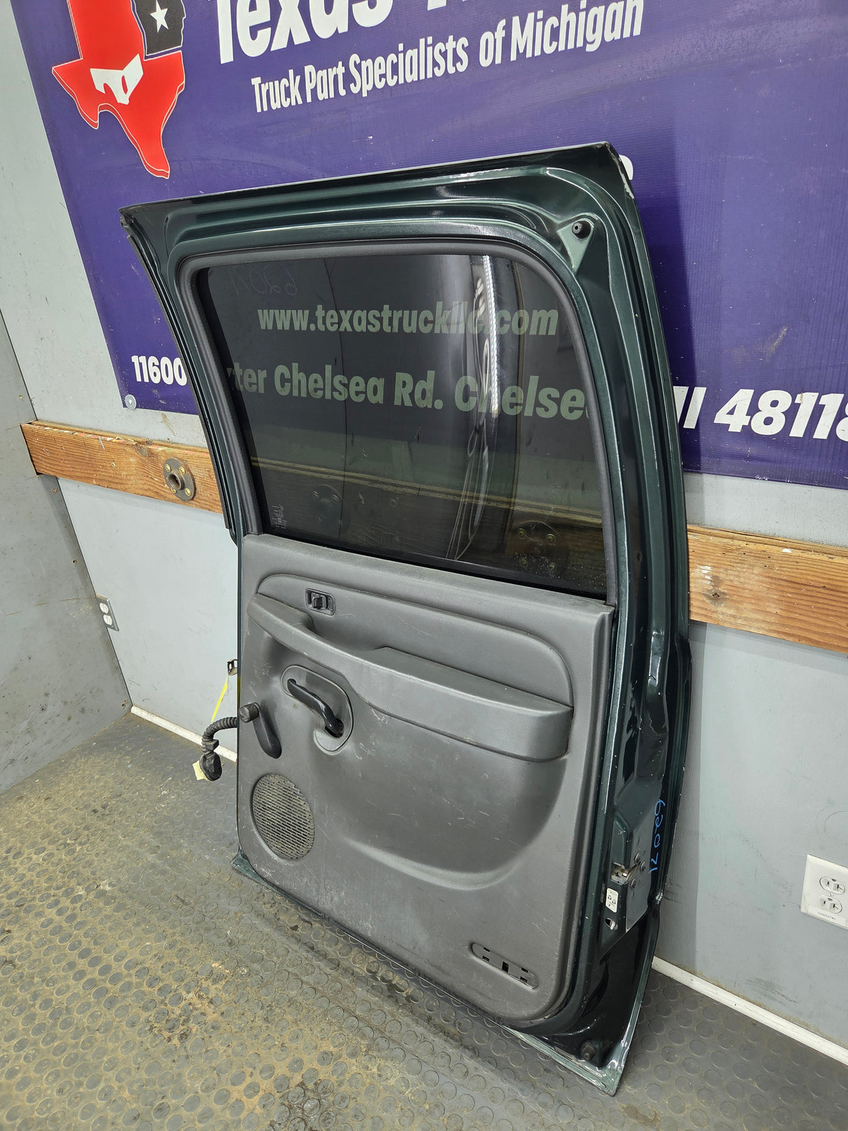1999-2006 Chevrolet Silverado / GMC Sierra 1500 2500 3500 HD Rear Passenger side Crew Cab rear door RH