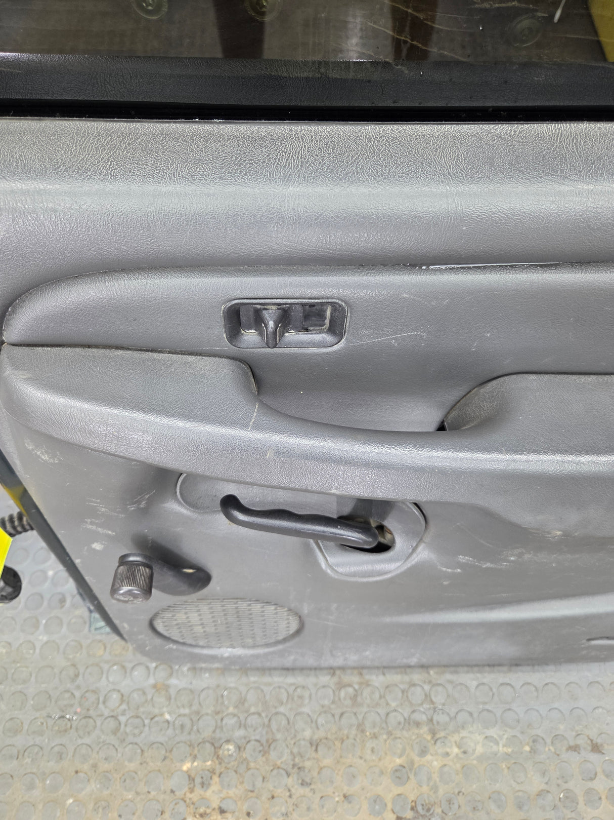 1999-2006 Chevrolet Silverado / GMC Sierra 1500 2500 3500 HD Rear Passenger side Crew Cab rear door RH