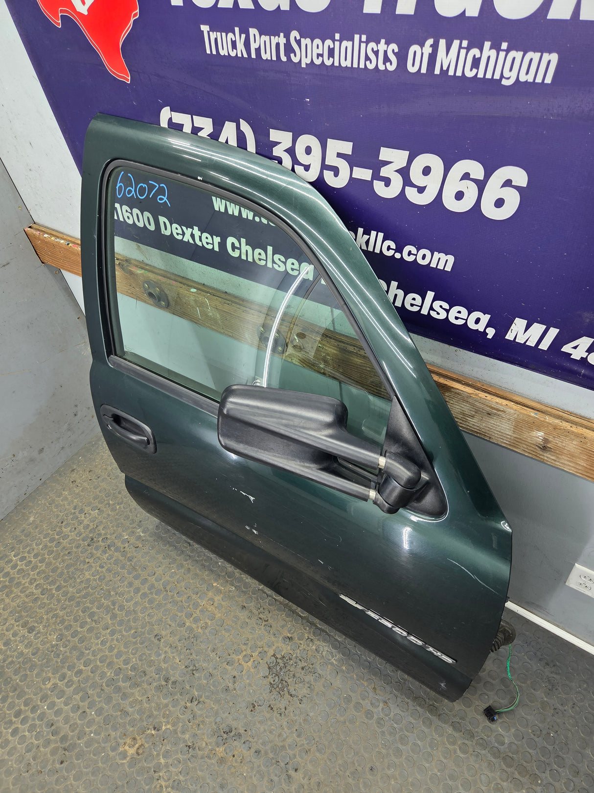 1999-2006 Chevrolet Silverado / GMC Sierra 1500 2500 3500 HD Front Passenger side Door RH