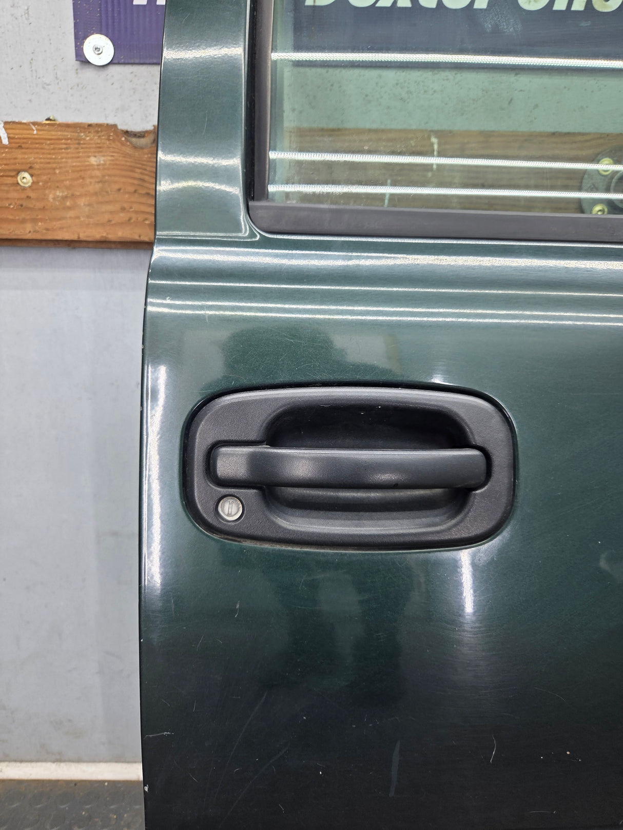 1999-2006 Chevrolet Silverado / GMC Sierra 1500 2500 3500 HD Front Passenger side Door RH