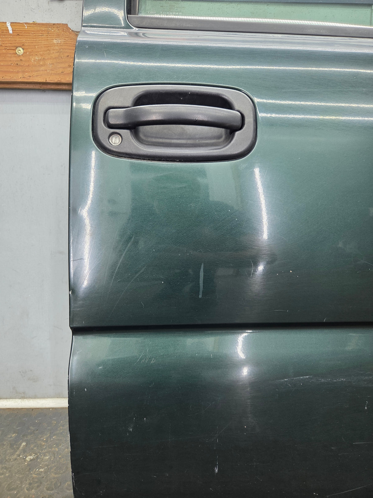 1999-2006 Chevrolet Silverado / GMC Sierra 1500 2500 3500 HD Front Passenger side Door RH