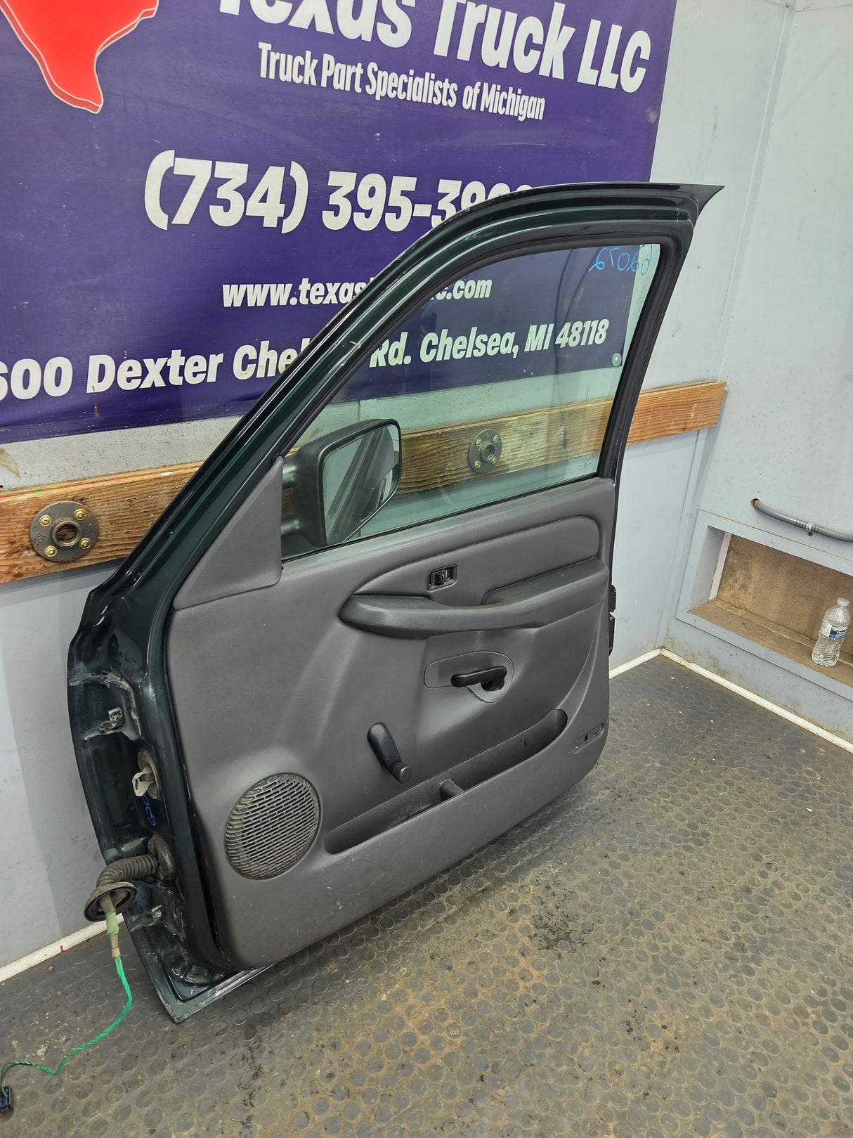 1999-2006 Chevrolet Silverado / GMC Sierra 1500 2500 3500 HD Front Passenger side Door RH