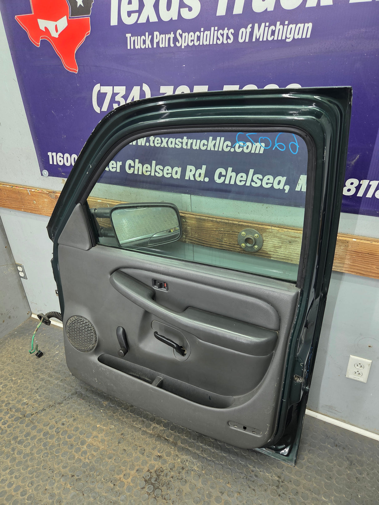 1999-2006 Chevrolet Silverado / GMC Sierra 1500 2500 3500 HD Front Passenger side Door RH