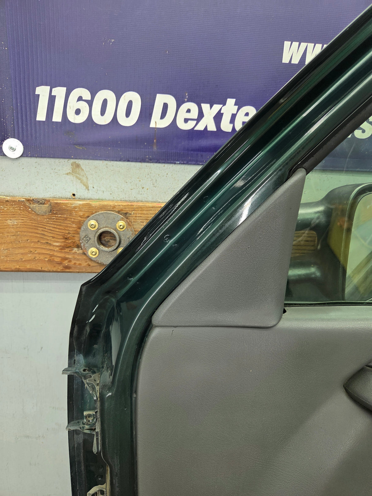 1999-2006 Chevrolet Silverado / GMC Sierra 1500 2500 3500 HD Front Passenger side Door RH