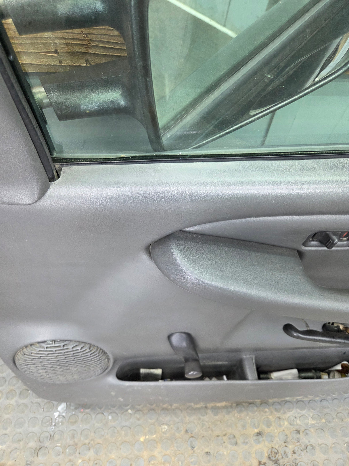 1999-2006 Chevrolet Silverado / GMC Sierra 1500 2500 3500 HD Front Passenger side Door RH