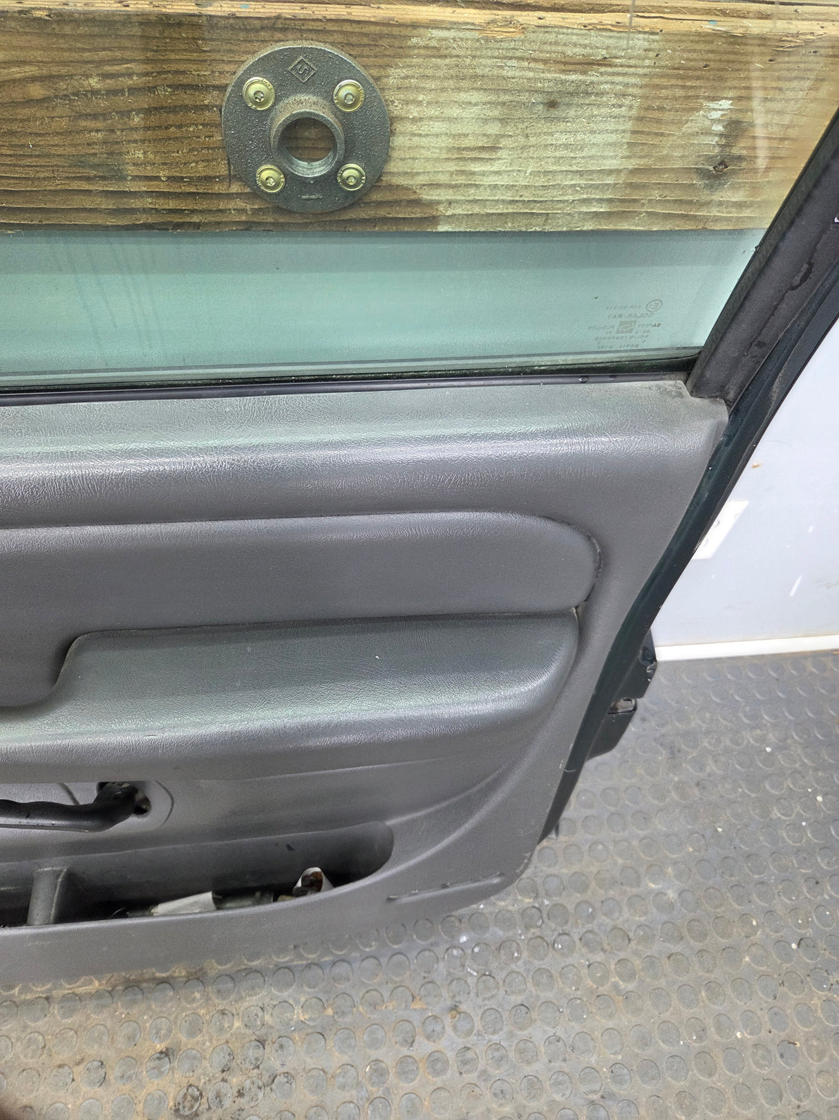 1999-2006 Chevrolet Silverado / GMC Sierra 1500 2500 3500 HD Front Passenger side Door RH
