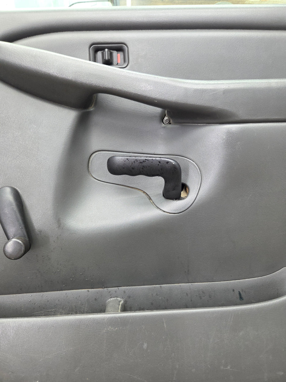 1999-2006 Chevrolet Silverado / GMC Sierra 1500 2500 3500 HD Front Passenger side Door RH