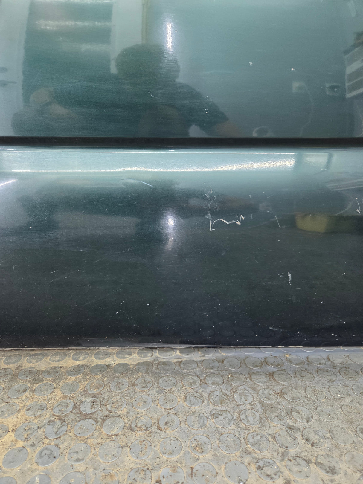 1999-2006 Chevrolet Silverado / GMC Sierra 1500 2500 3500 HD Front Driver Side Door LH