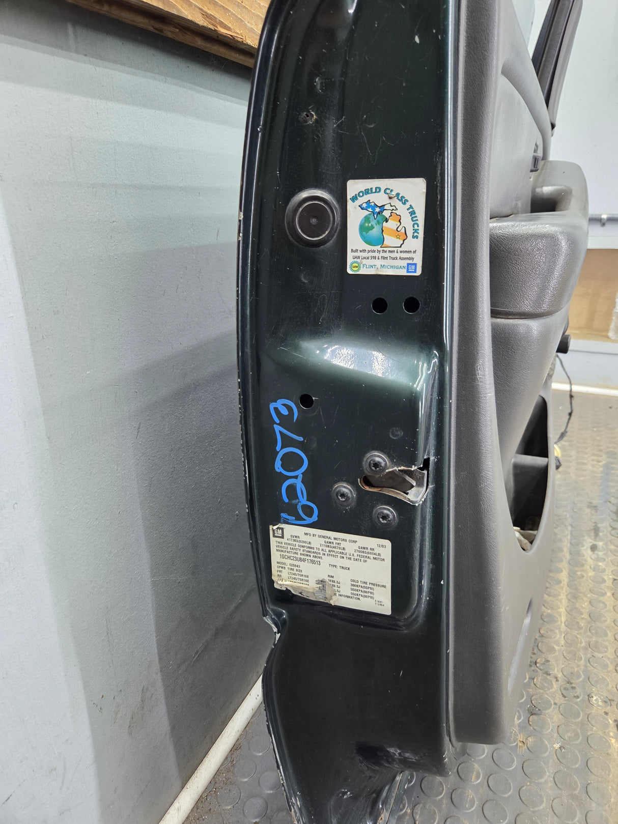 1999-2006 Chevrolet Silverado / GMC Sierra 1500 2500 3500 HD Front Driver Side Door LH
