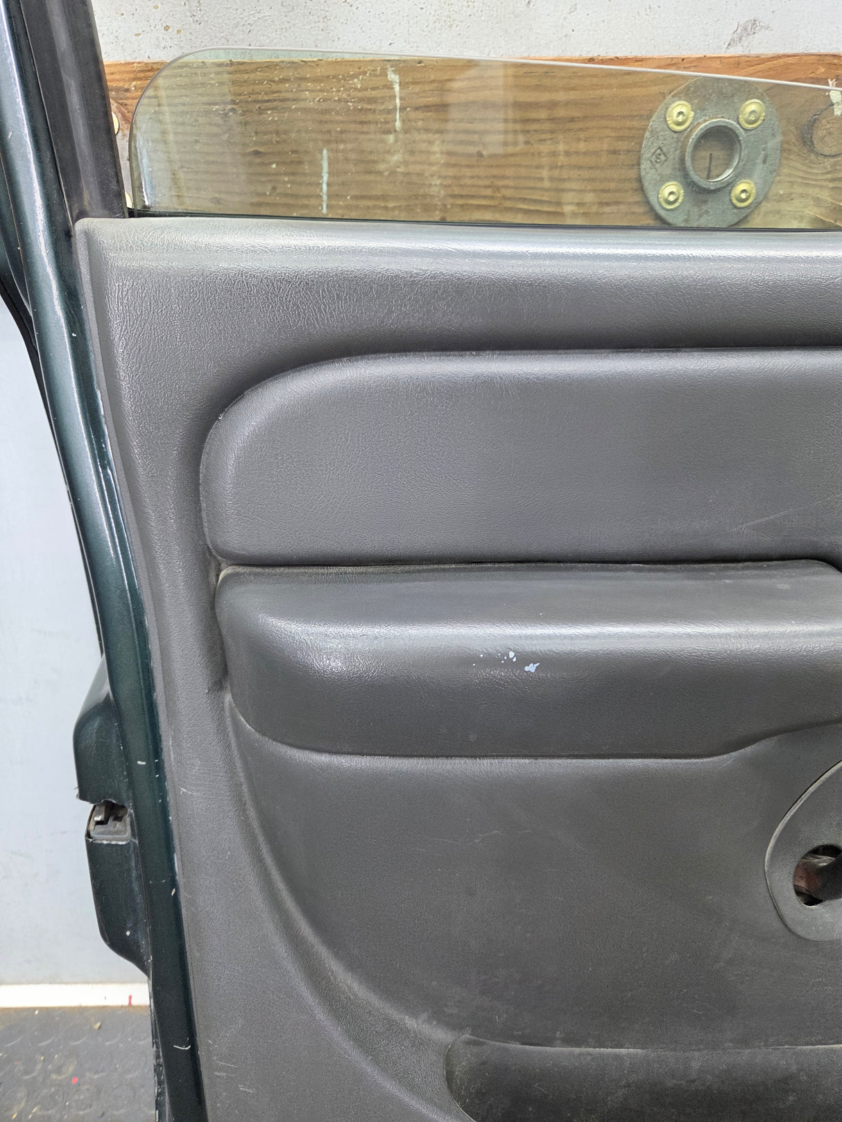 1999-2006 Chevrolet Silverado / GMC Sierra 1500 2500 3500 HD Front Driver Side Door LH
