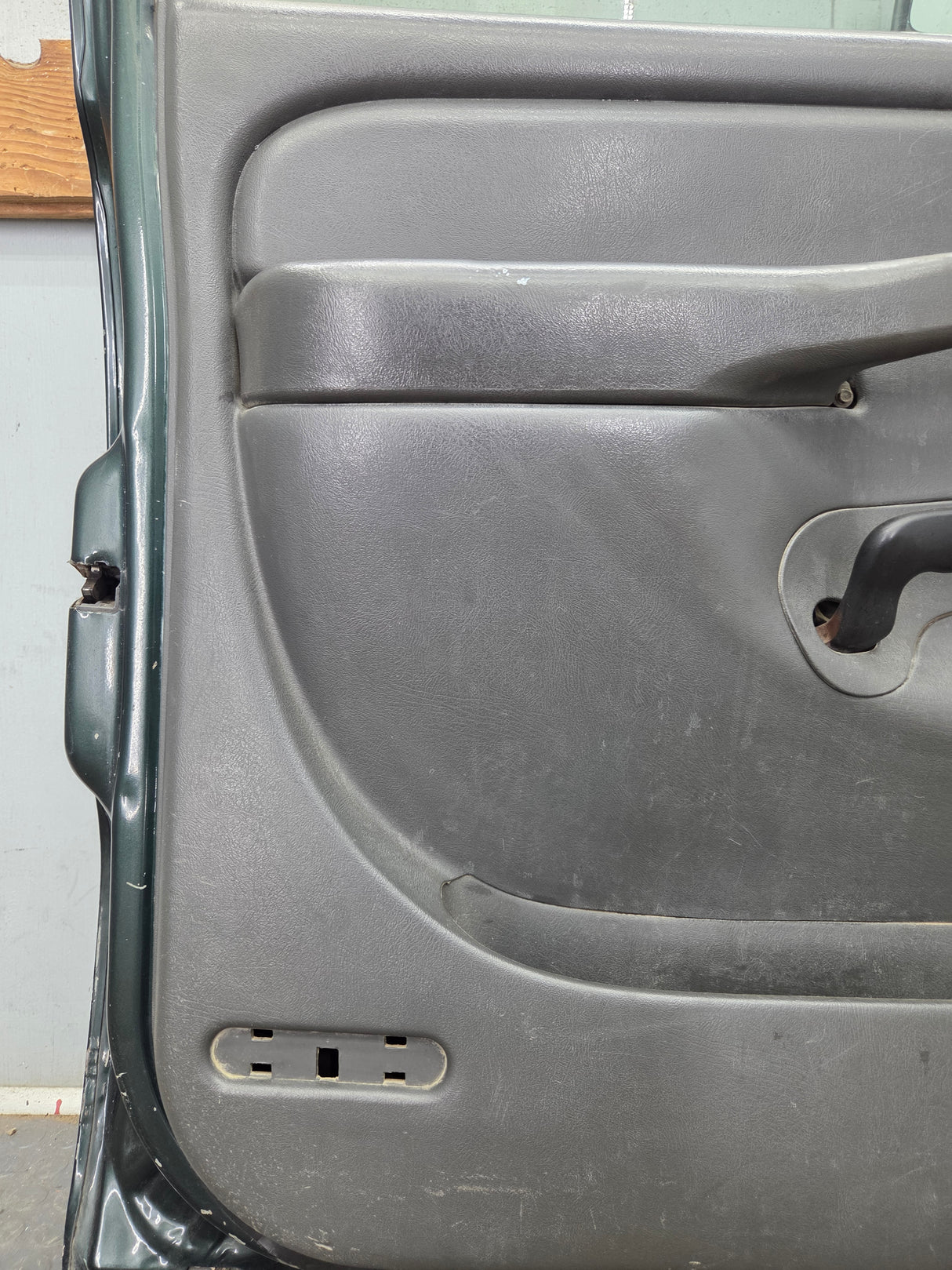 1999-2006 Chevrolet Silverado / GMC Sierra 1500 2500 3500 HD Front Driver Side Door LH