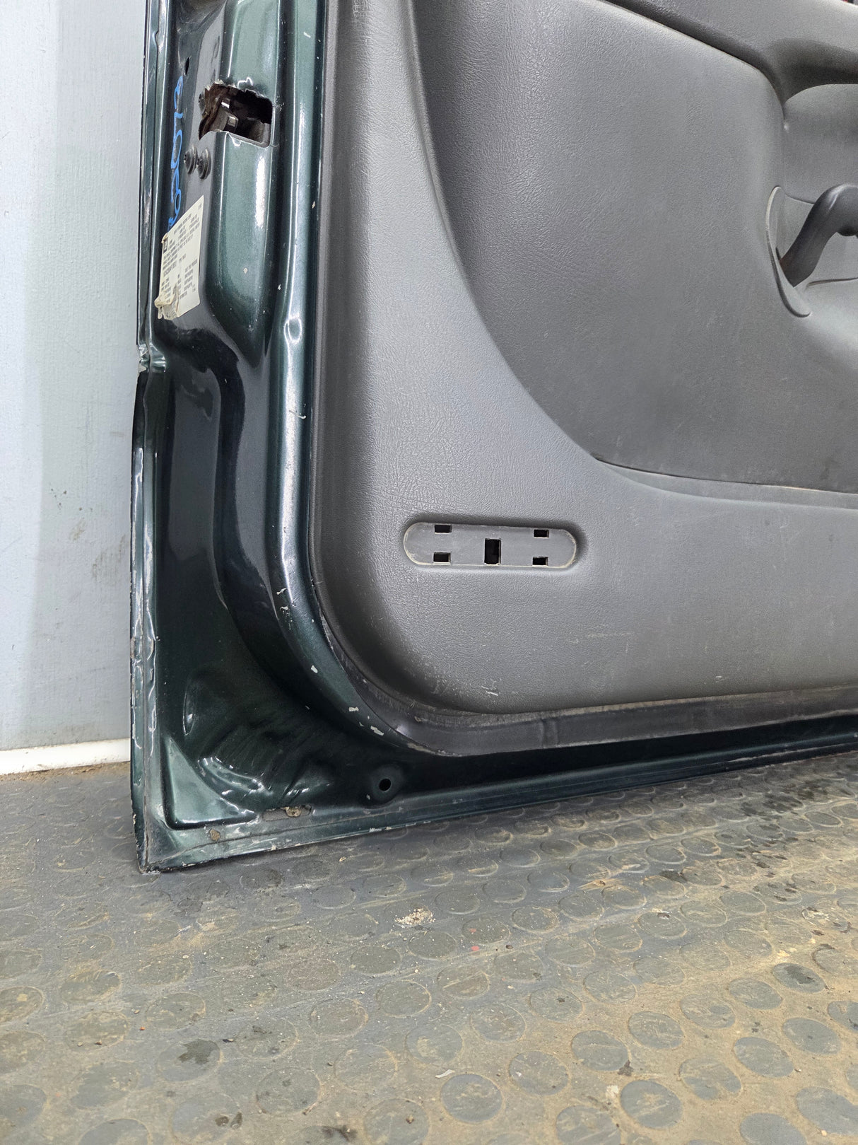 1999-2006 Chevrolet Silverado / GMC Sierra 1500 2500 3500 HD Front Driver Side Door LH