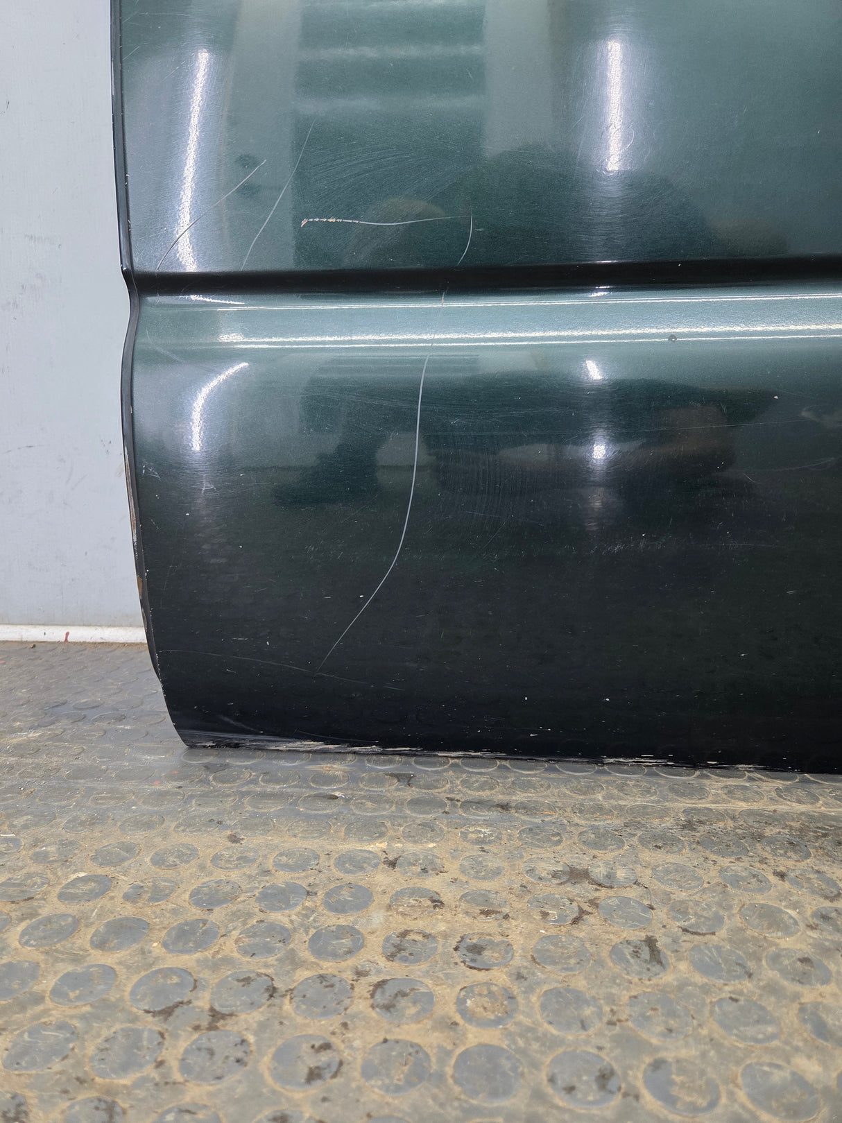 1999-2007 Chevrolet Silverado / GMC Sierra 1500 2500 3500 HD Rear Driver side LH Crew Cab rear door