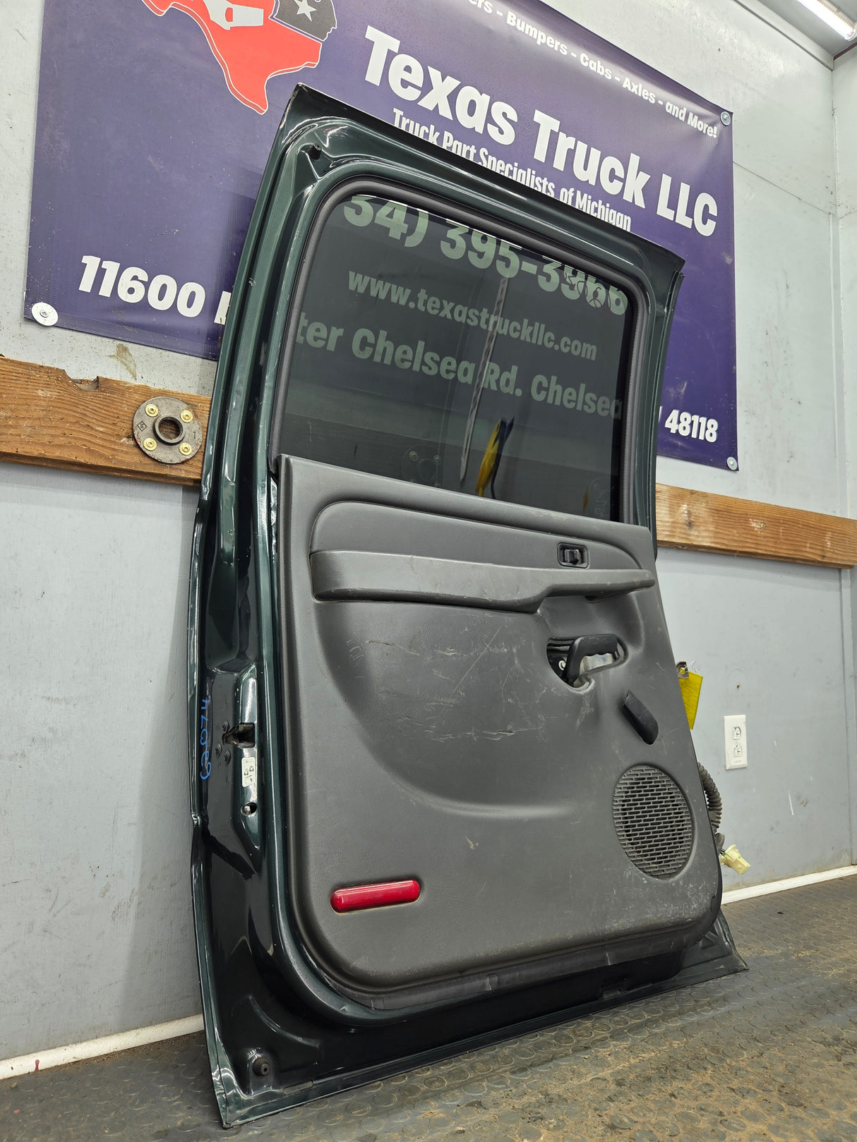 1999-2007 Chevrolet Silverado / GMC Sierra 1500 2500 3500 HD Rear Driver side LH Crew Cab rear door