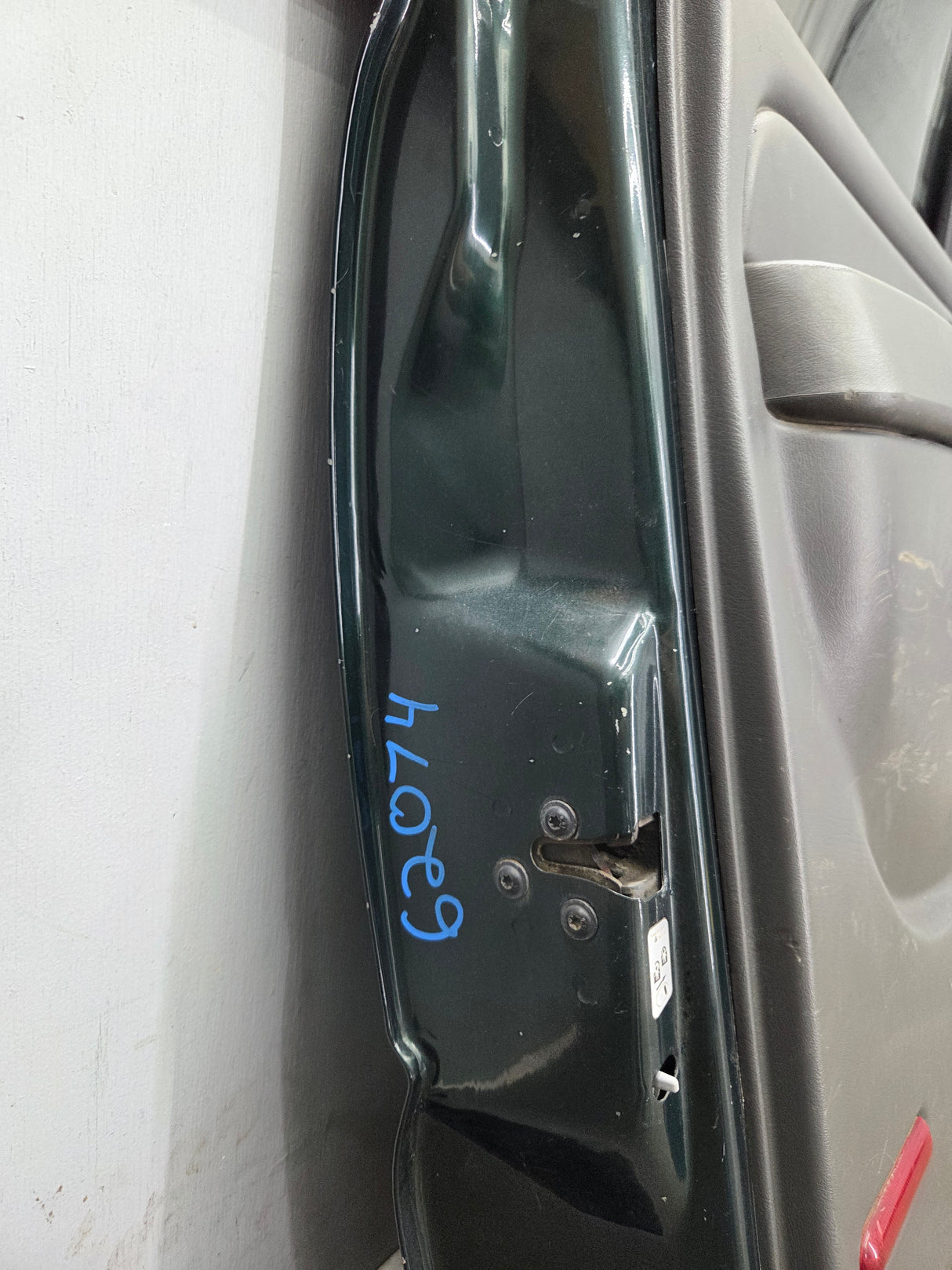 1999-2007 Chevrolet Silverado / GMC Sierra 1500 2500 3500 HD Rear Driver side LH Crew Cab rear door