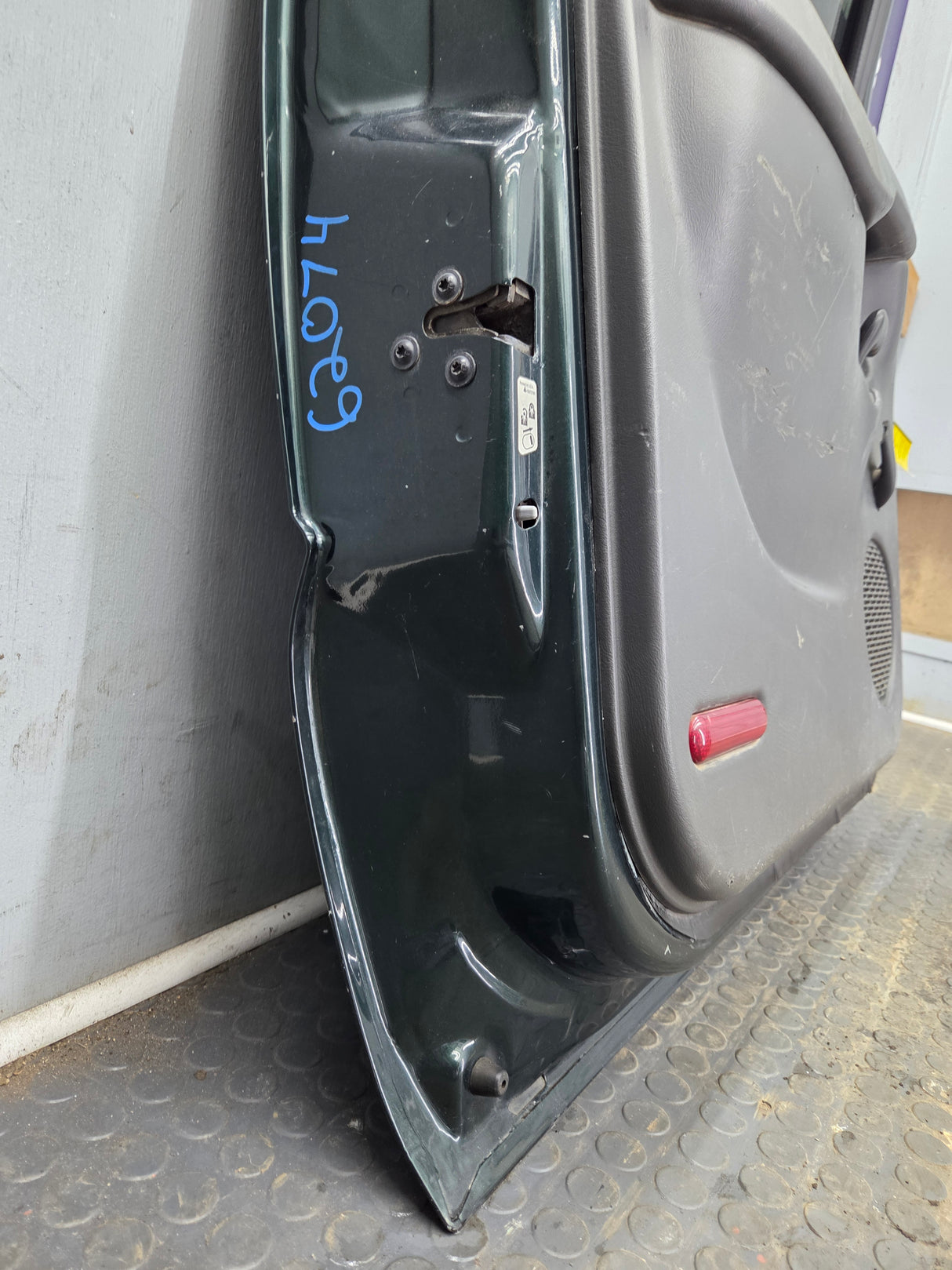 1999-2007 Chevrolet Silverado / GMC Sierra 1500 2500 3500 HD Rear Driver side LH Crew Cab rear door