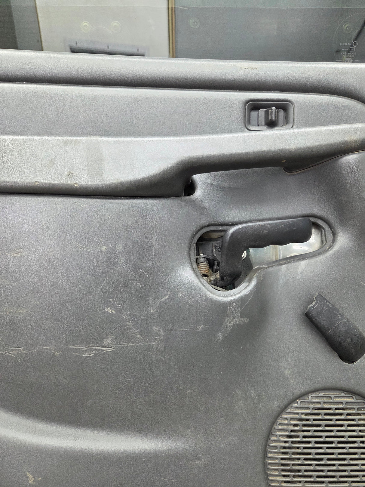 1999-2007 Chevrolet Silverado / GMC Sierra 1500 2500 3500 HD Rear Driver side LH Crew Cab rear door
