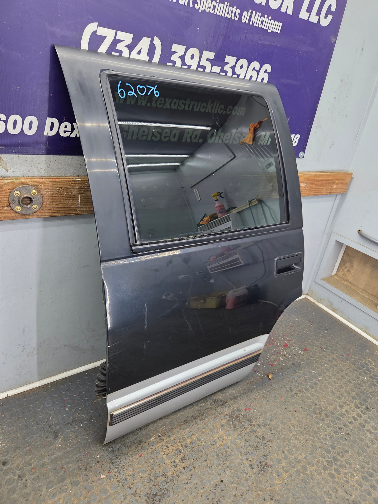 1996-1999 Chevrolet Tahoe / GMC Yukon 1500 2500HD Rear Driver side rear door LH