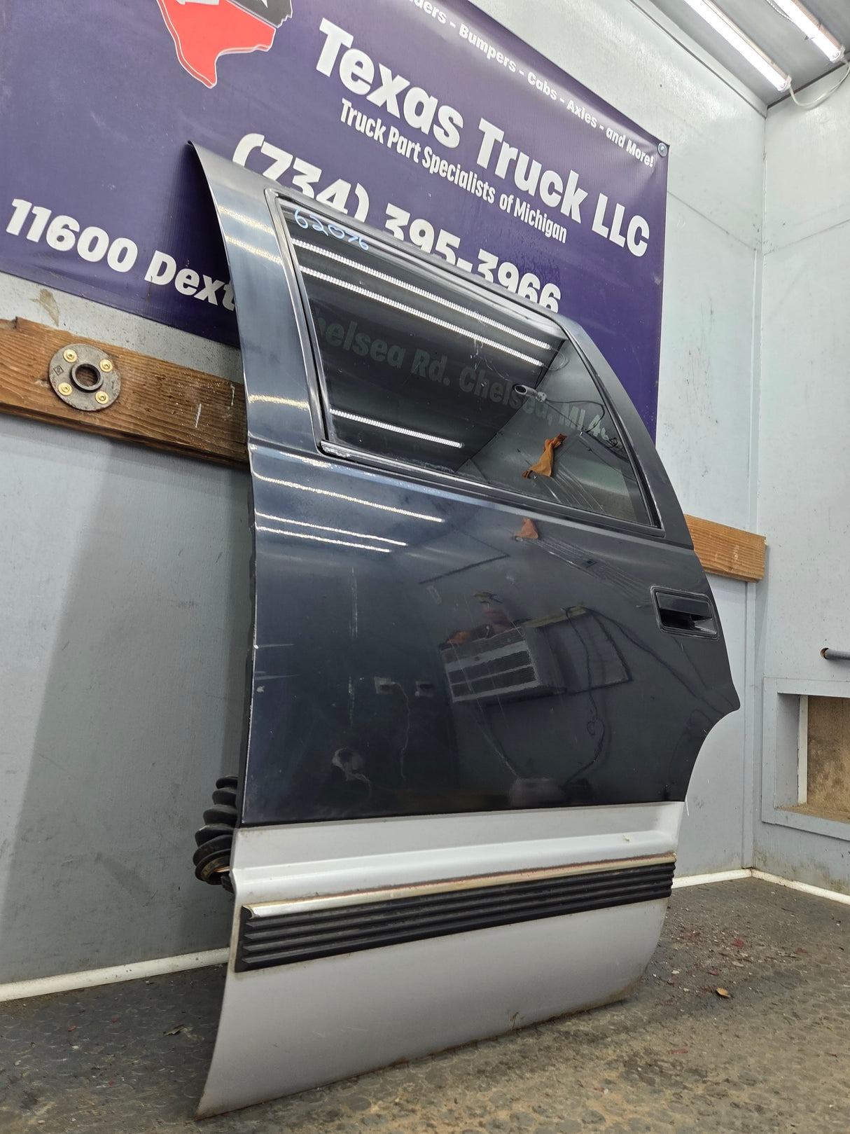 1996-1999 Chevrolet Tahoe / GMC Yukon 1500 2500HD Rear Driver side rear door LH