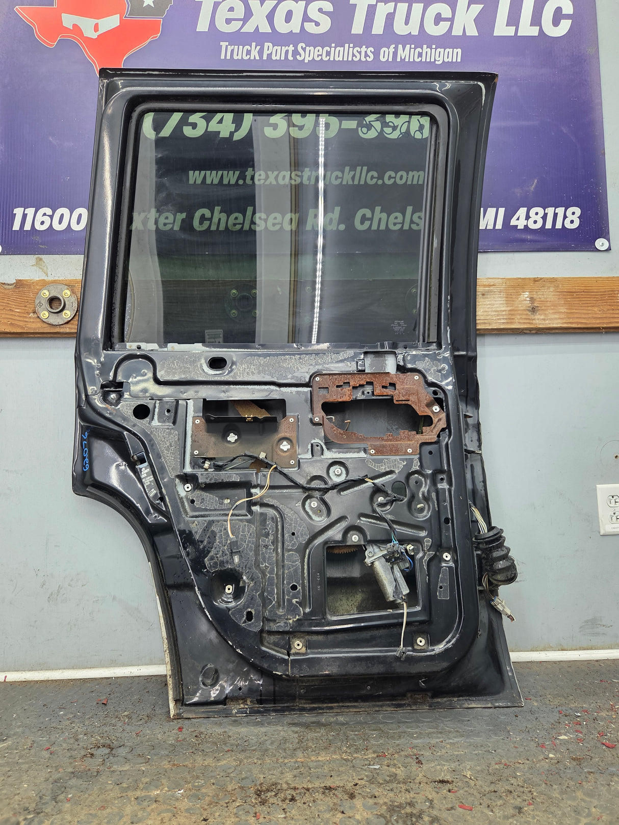 1996-1999 Chevrolet Tahoe / GMC Yukon 1500 2500HD Rear Driver side rear door LH