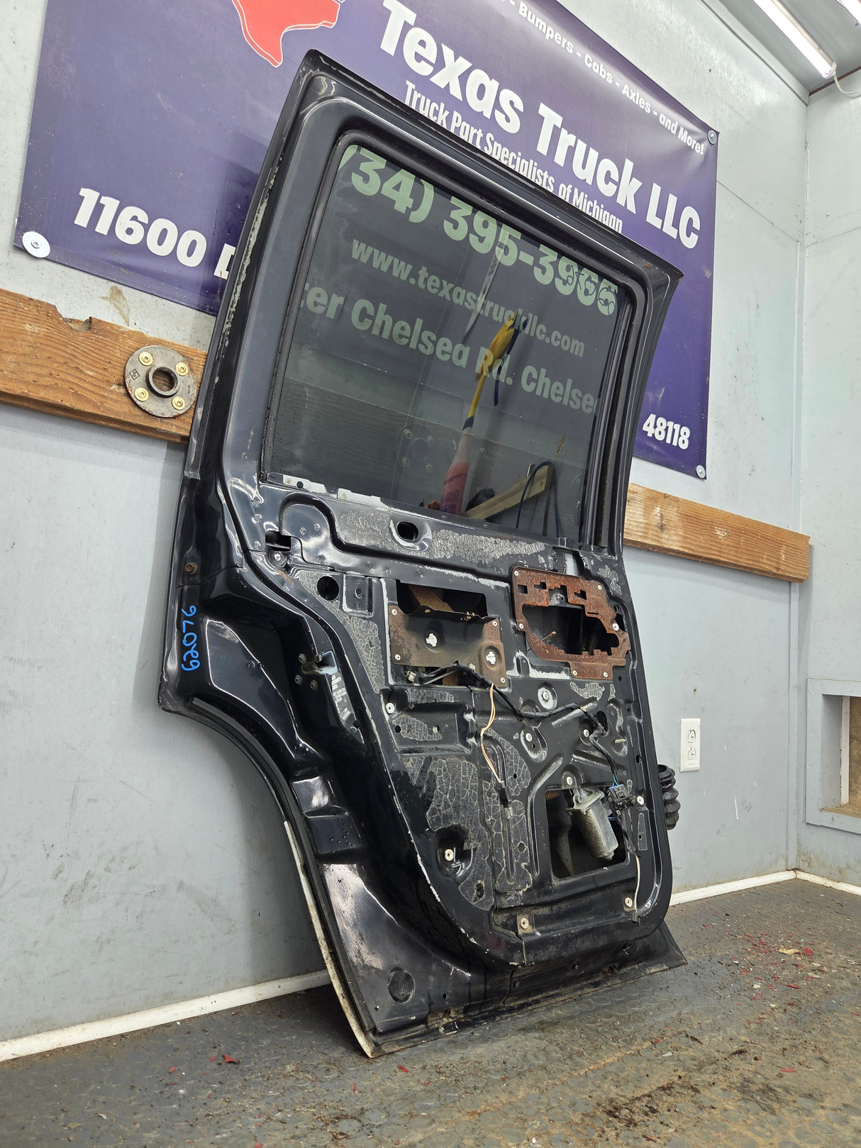 1996-1999 Chevrolet Tahoe / GMC Yukon 1500 2500HD Rear Driver side rear door LH