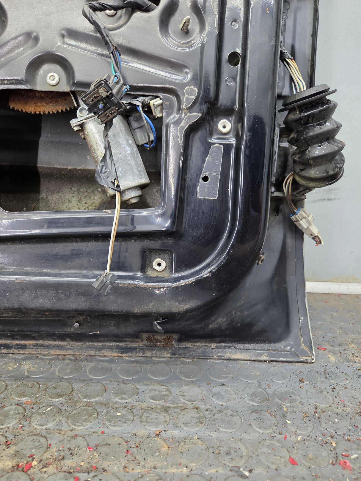1996-1999 Chevrolet Tahoe / GMC Yukon 1500 2500HD Rear Driver side rear door LH
