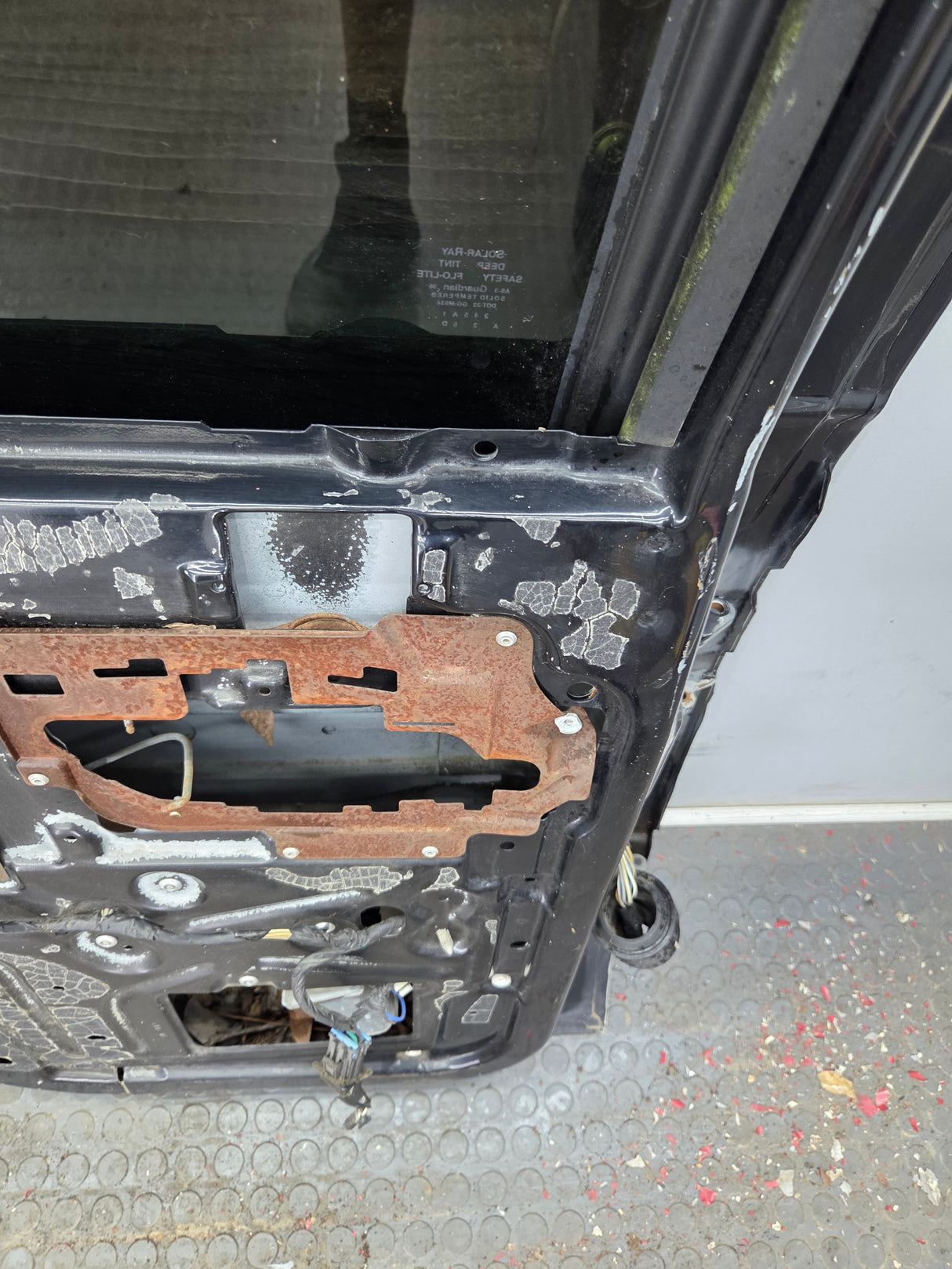 1996-1999 Chevrolet Tahoe / GMC Yukon 1500 2500HD Rear Driver side rear door LH