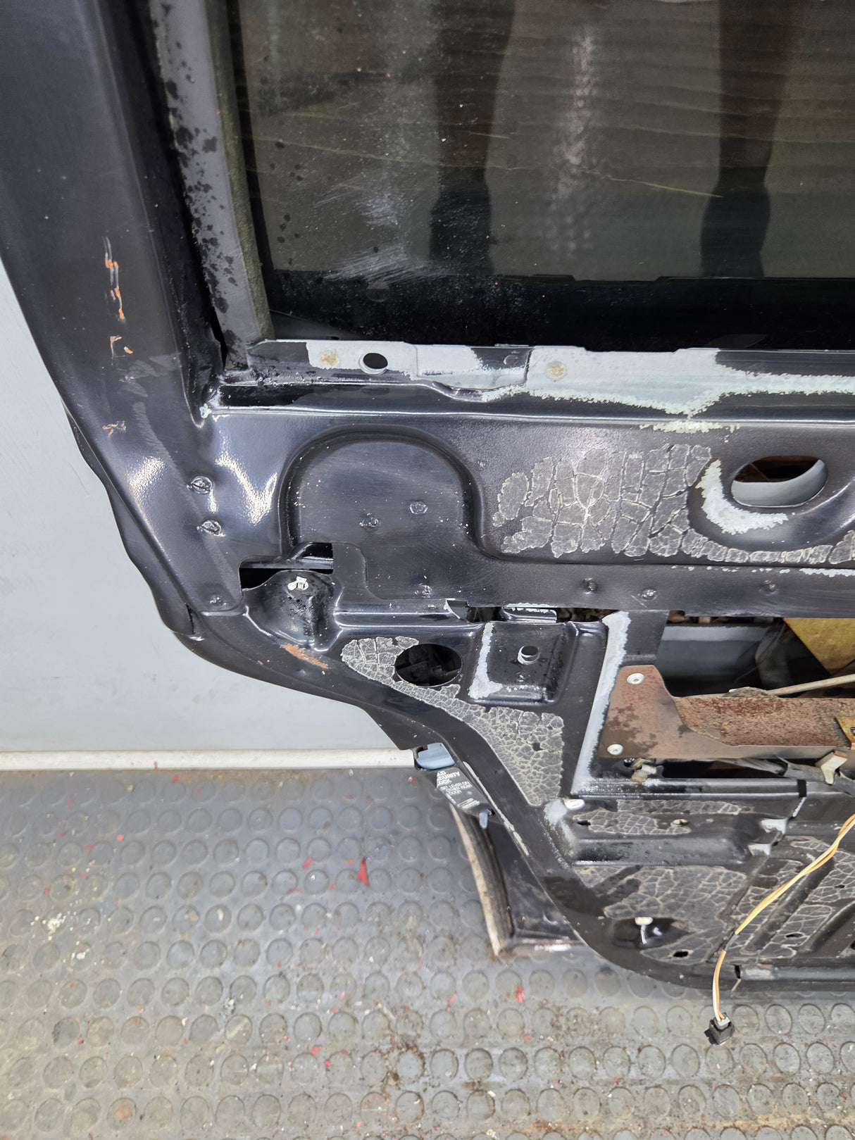 1996-1999 Chevrolet Tahoe / GMC Yukon 1500 2500HD Rear Driver side rear door LH