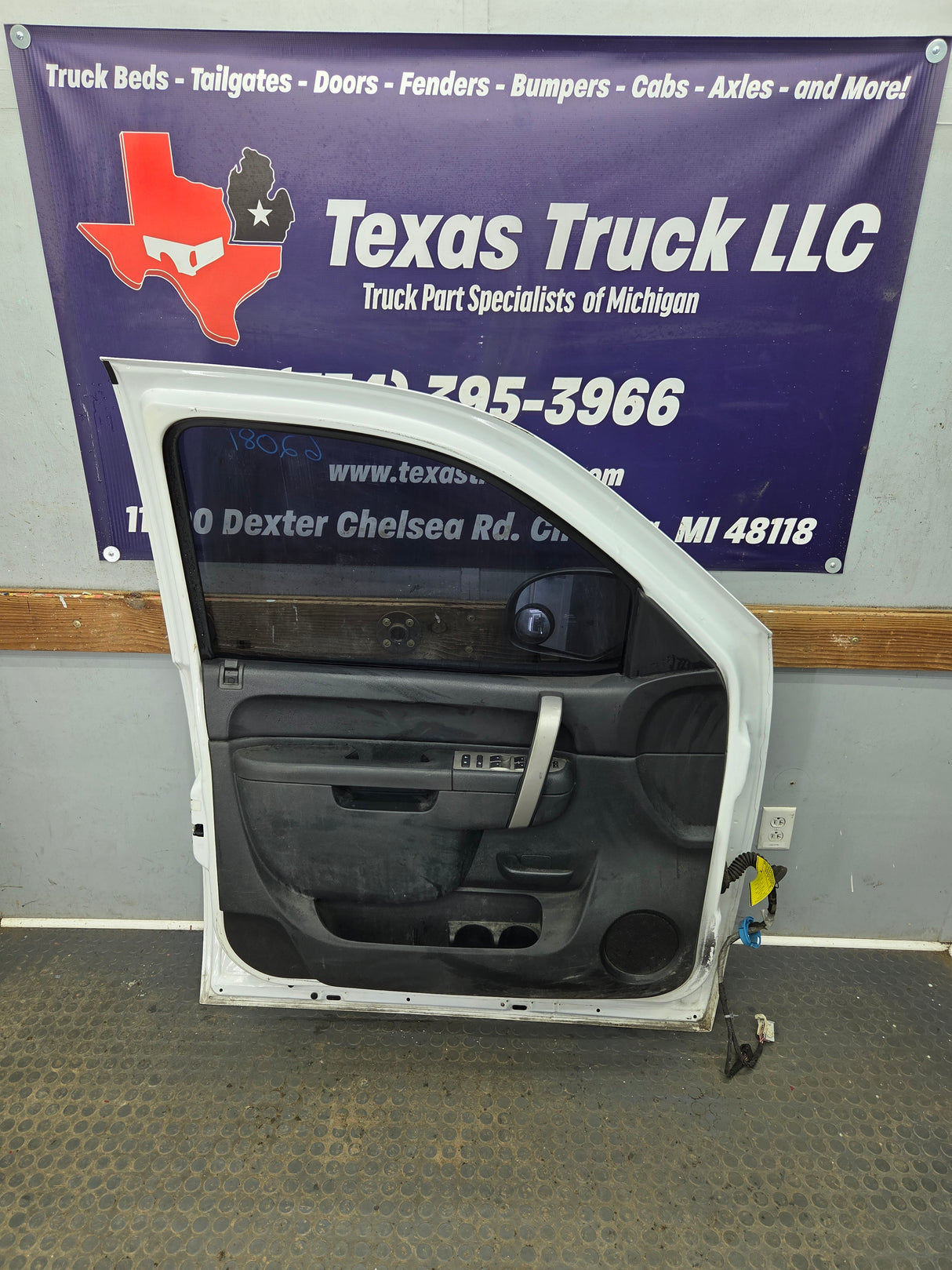 2007-2013 Chevrolet Silverado / GMC Sierra 1500 2500 3500 HD LH Front Driver Side Door