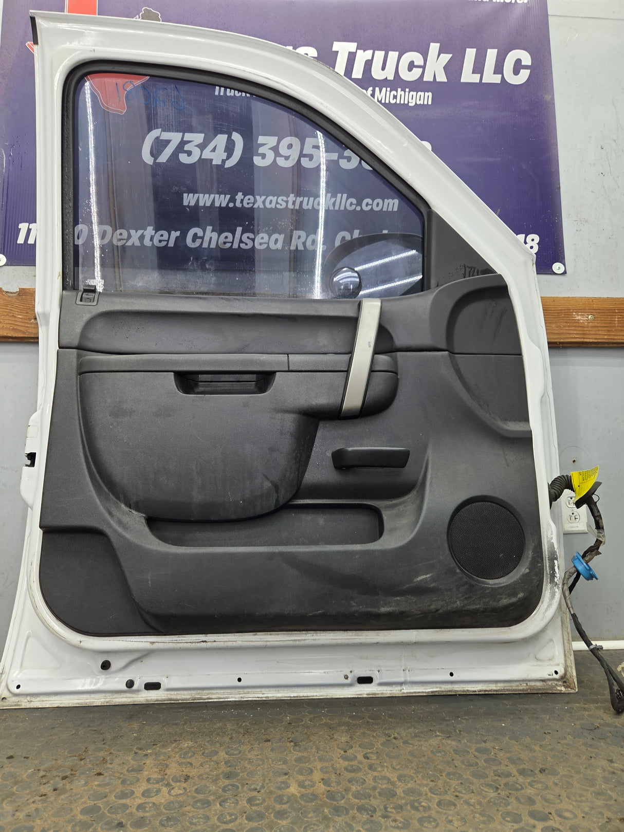 2007-2013 Chevrolet Silverado / GMC Sierra 1500 2500 3500 HD LH Front Driver Side Door