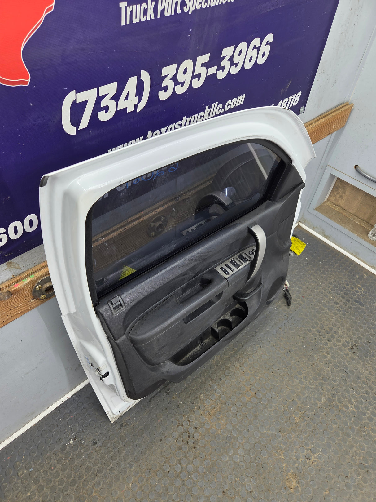 2007-2013 Chevrolet Silverado / GMC Sierra 1500 2500 3500 HD LH Front Driver Side Door