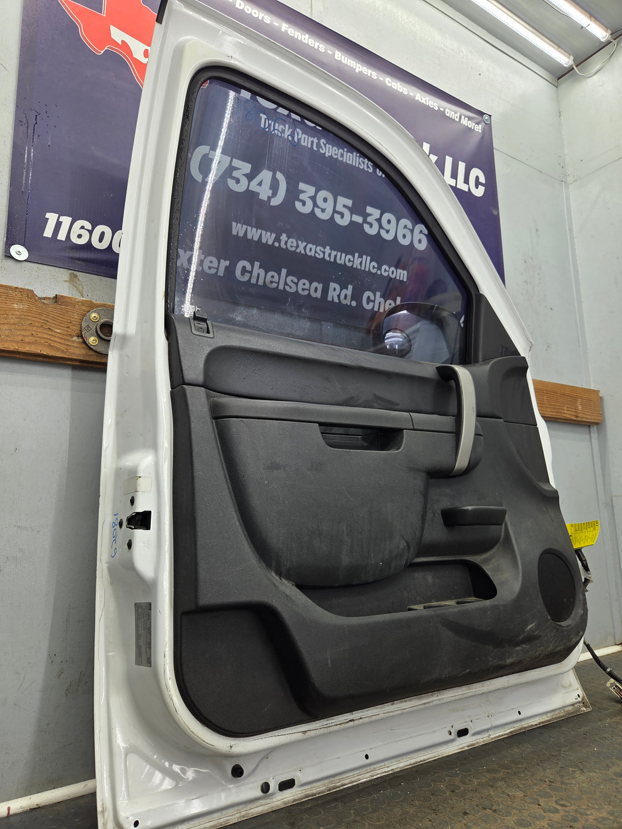 2007-2013 Chevrolet Silverado / GMC Sierra 1500 2500 3500 HD LH Front Driver Side Door