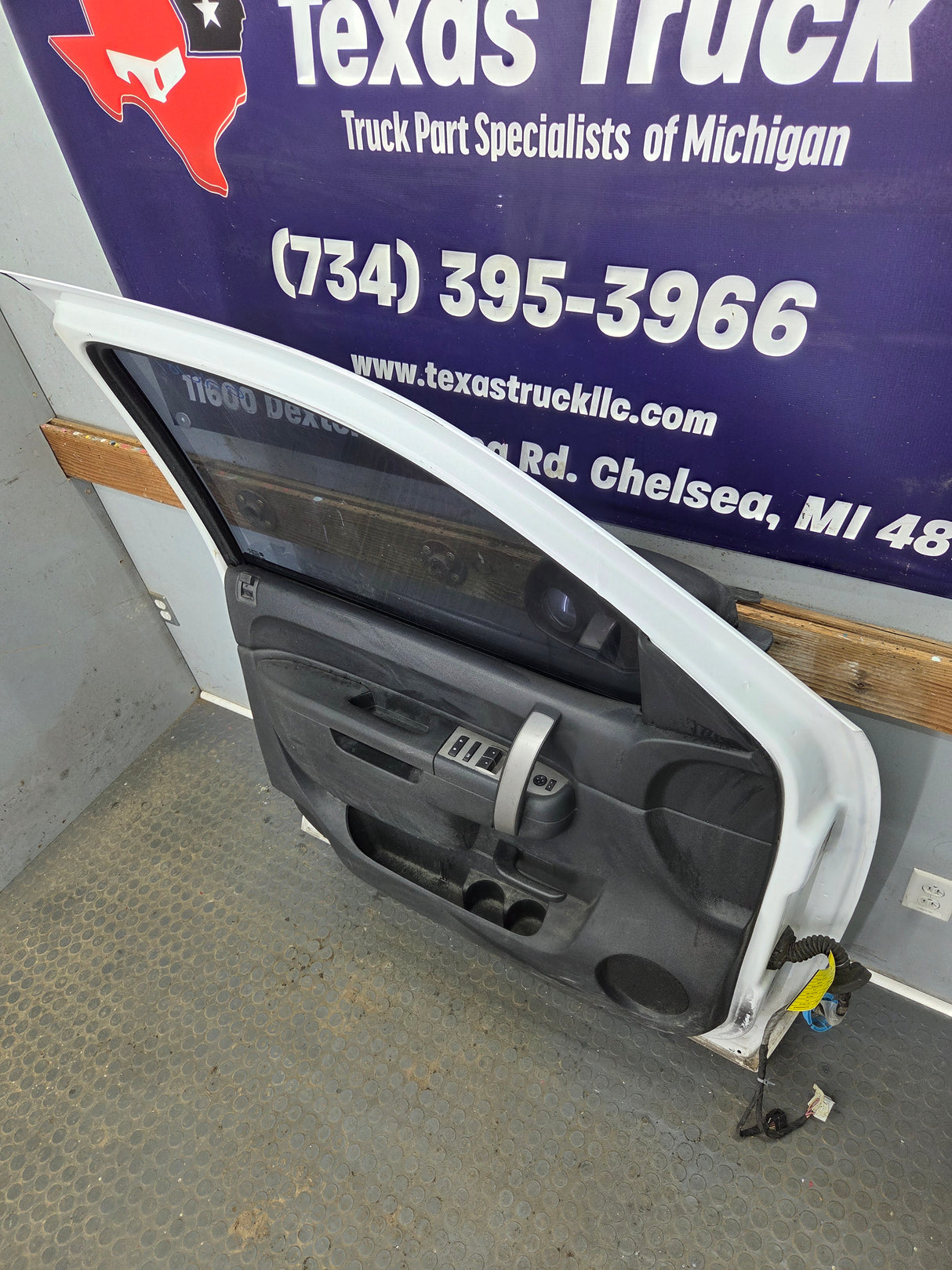 2007-2013 Chevrolet Silverado / GMC Sierra 1500 2500 3500 HD LH Front Driver Side Door