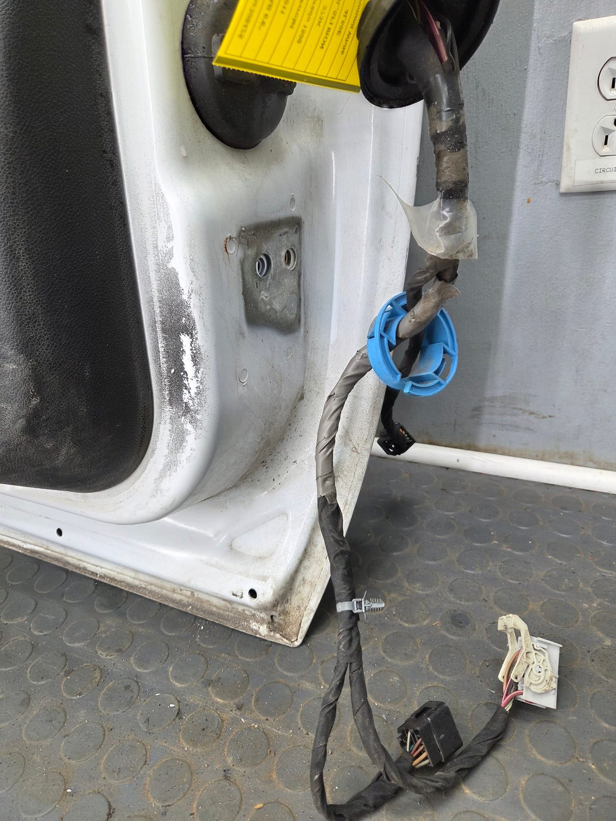 2007-2013 Chevrolet Silverado / GMC Sierra 1500 2500 3500 HD LH Front Driver Side Door