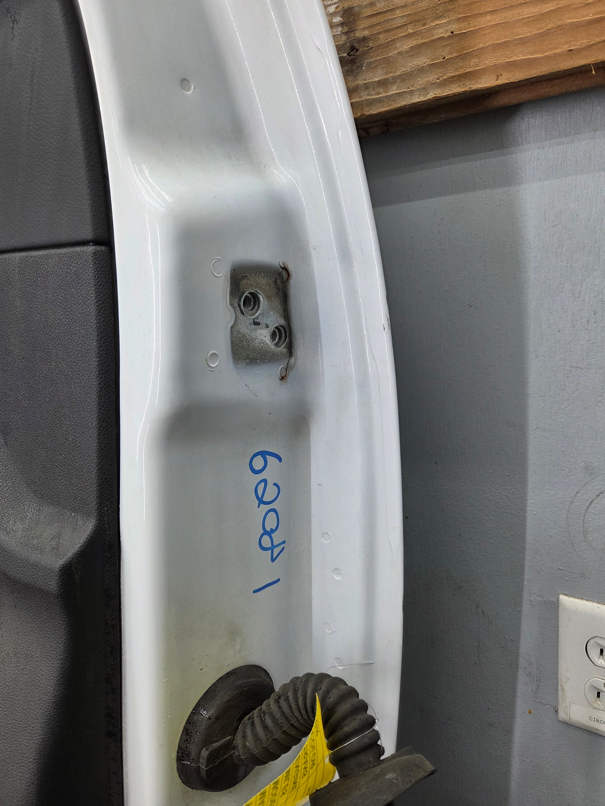 2007-2013 Chevrolet Silverado / GMC Sierra 1500 2500 3500 HD LH Front Driver Side Door