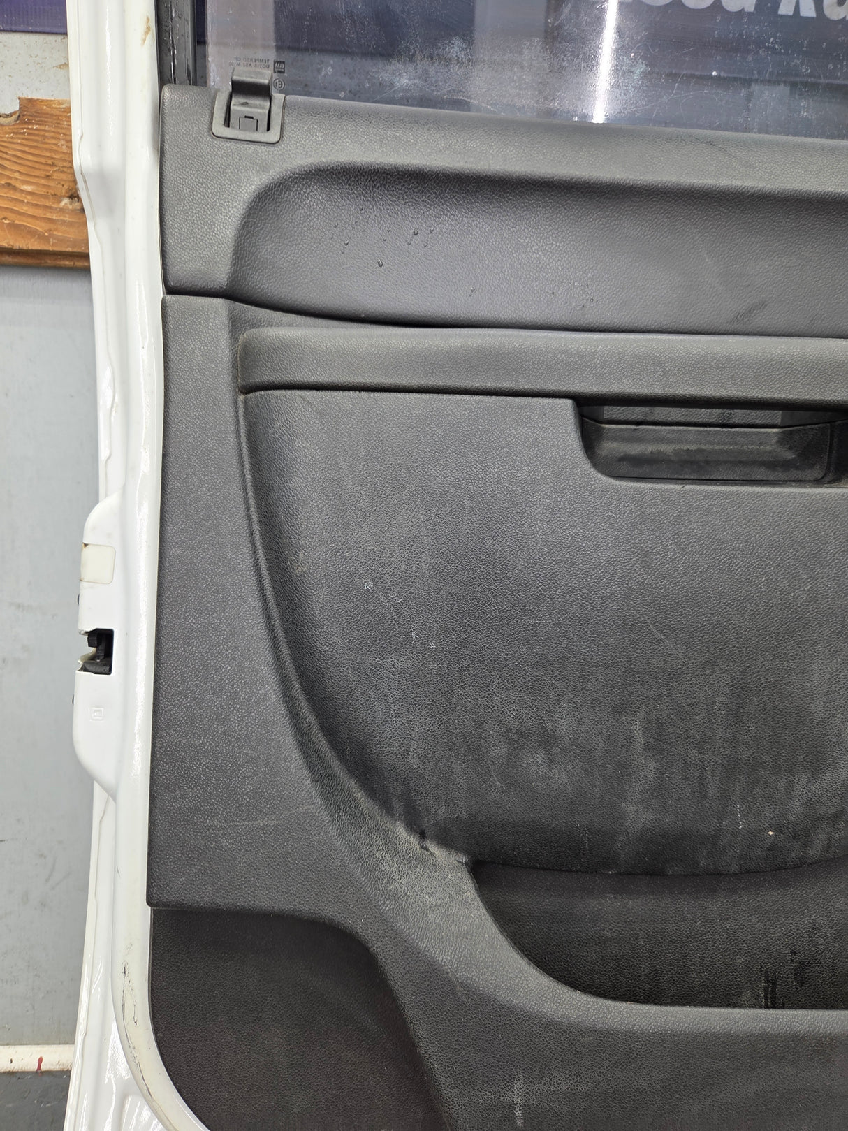 2007-2013 Chevrolet Silverado / GMC Sierra 1500 2500 3500 HD LH Front Driver Side Door