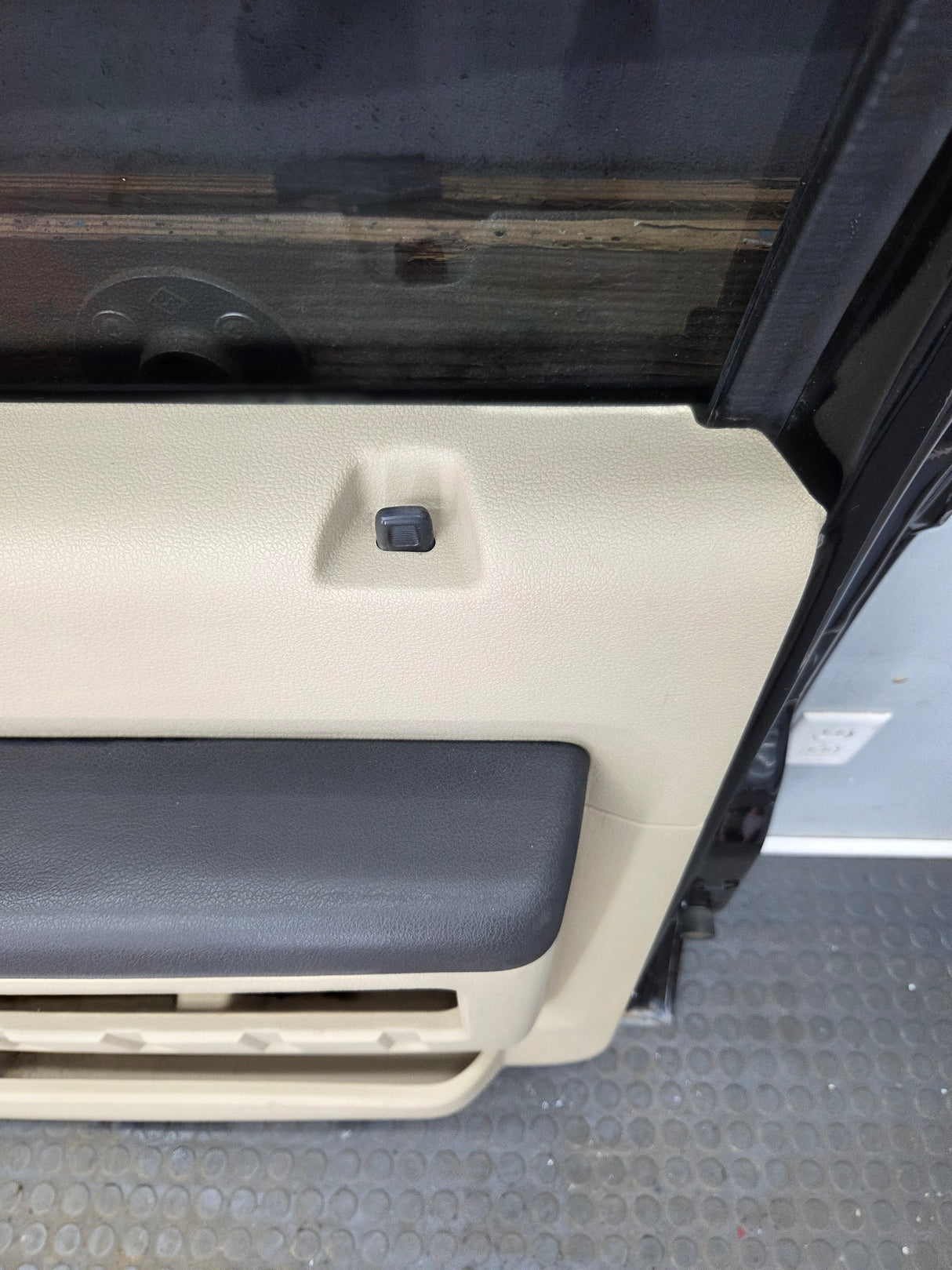 2008-2011 Ford Super Duty / Excursion Front Passenger RH Door F250 F350 F450 F550