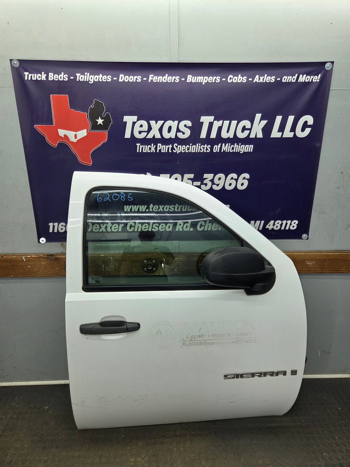 2007-2013 Chevrolet Silverado / GMC Sierra 1500 2500 3500 HD RH Front Passenger Side Door
