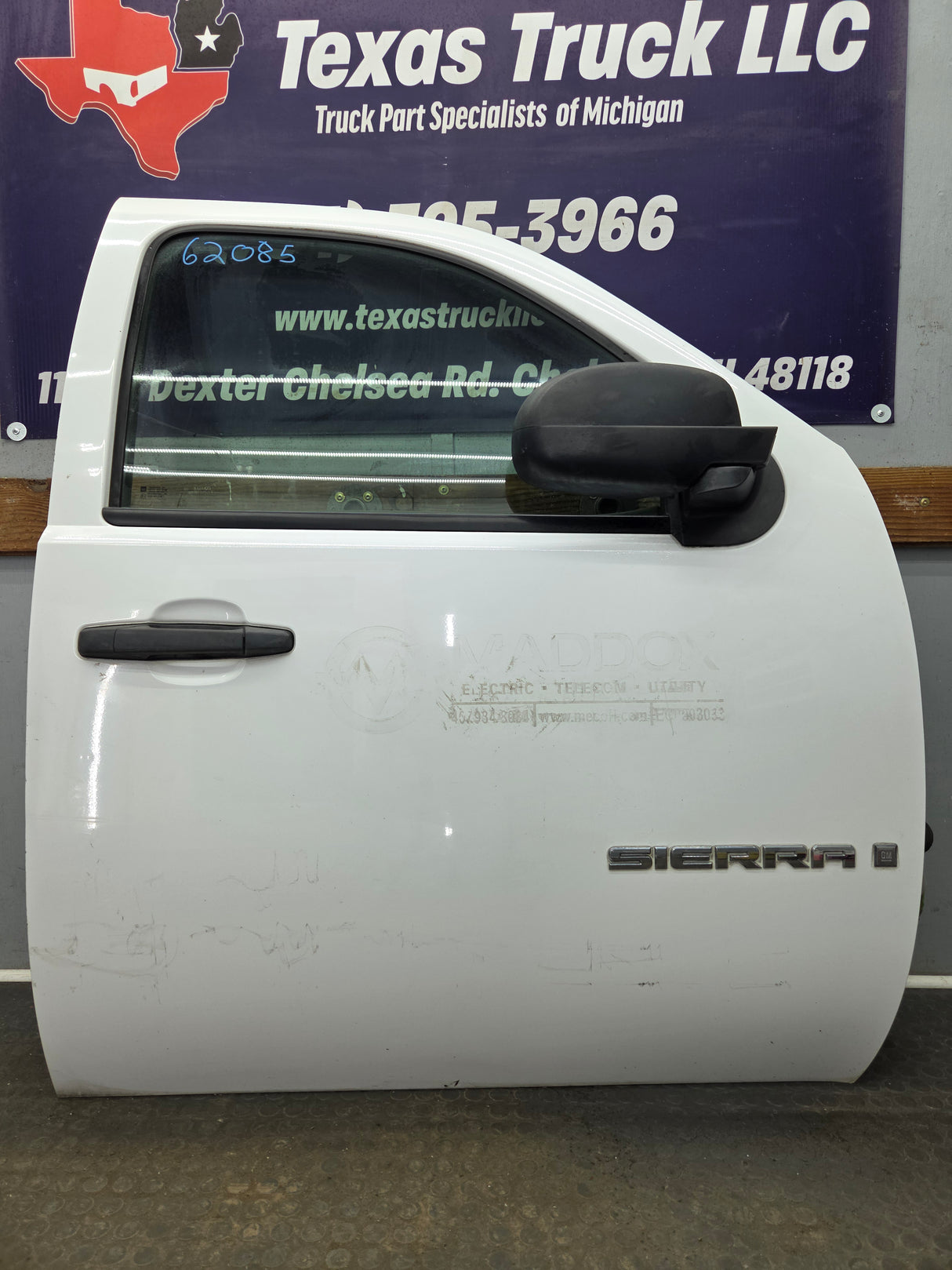 2007-2013 Chevrolet Silverado / GMC Sierra 1500 2500 3500 HD RH Front Passenger Side Door
